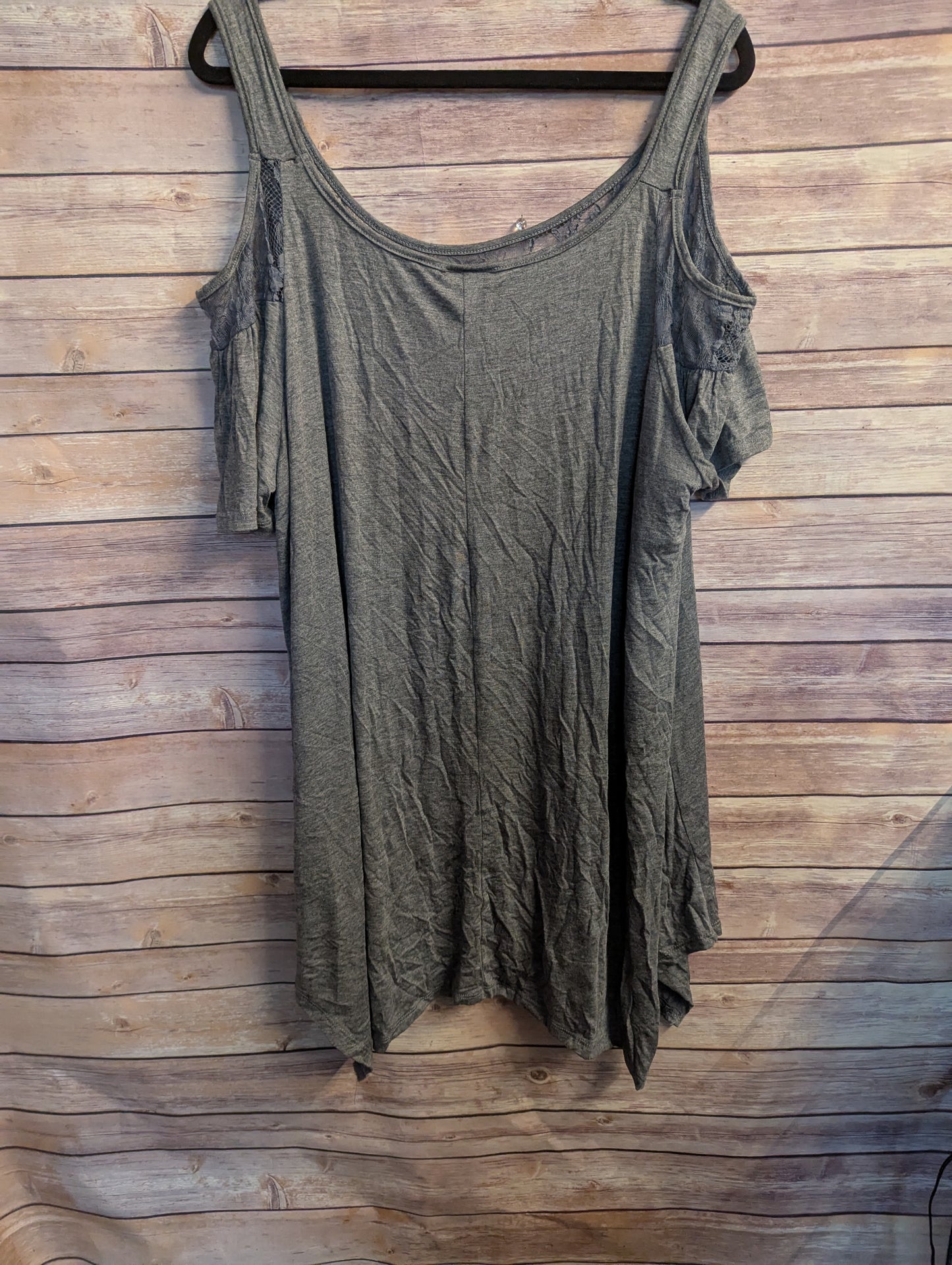 3xl canari lace cold shoulder top