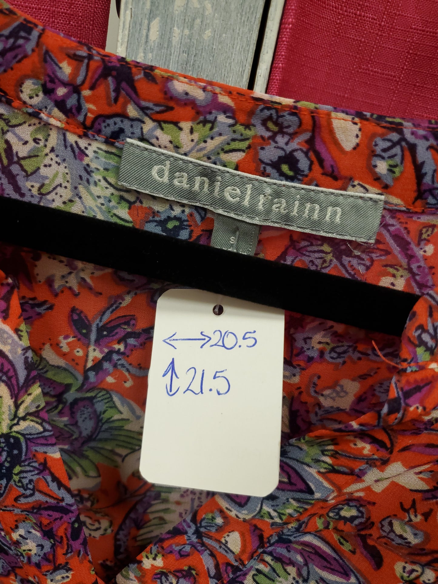 Danielle Rainn Red Floral Blouse. size Small. RS 80 - Scarlett's Riverside Boutique