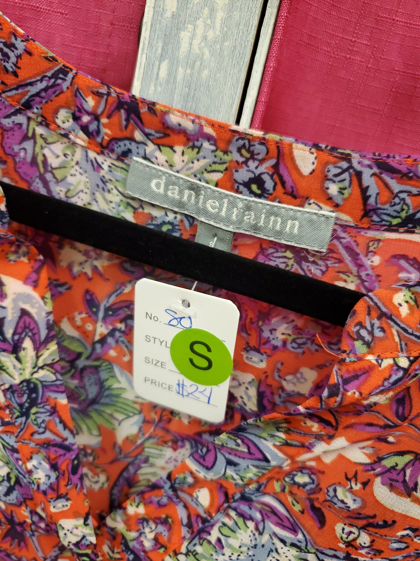 Danielle Rainn Red Floral Blouse. size Small. RS 80 - Scarlett's Riverside Boutique