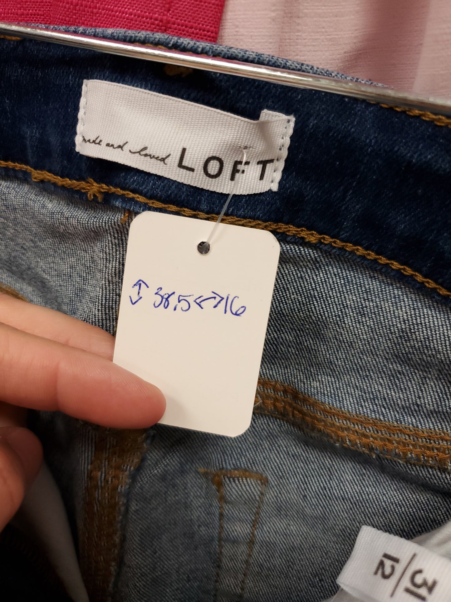Loft. The Curvy Kick Crop Blue Jeans. Size 12. RS 29. - Scarlett's Riverside Boutique