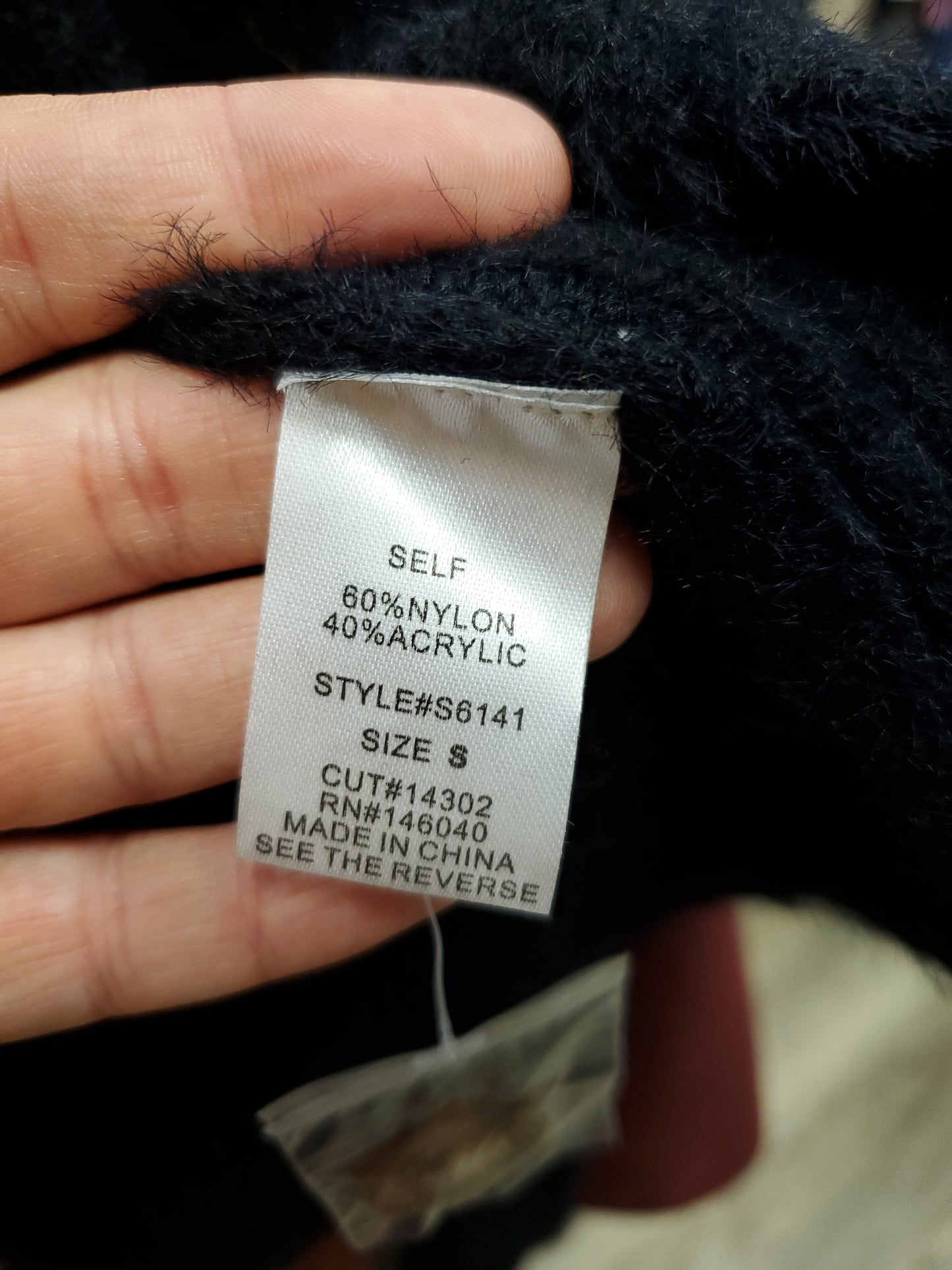 Signature8 Black Crop Sweater. Size S. RS 81 - Scarlett's Riverside Boutique