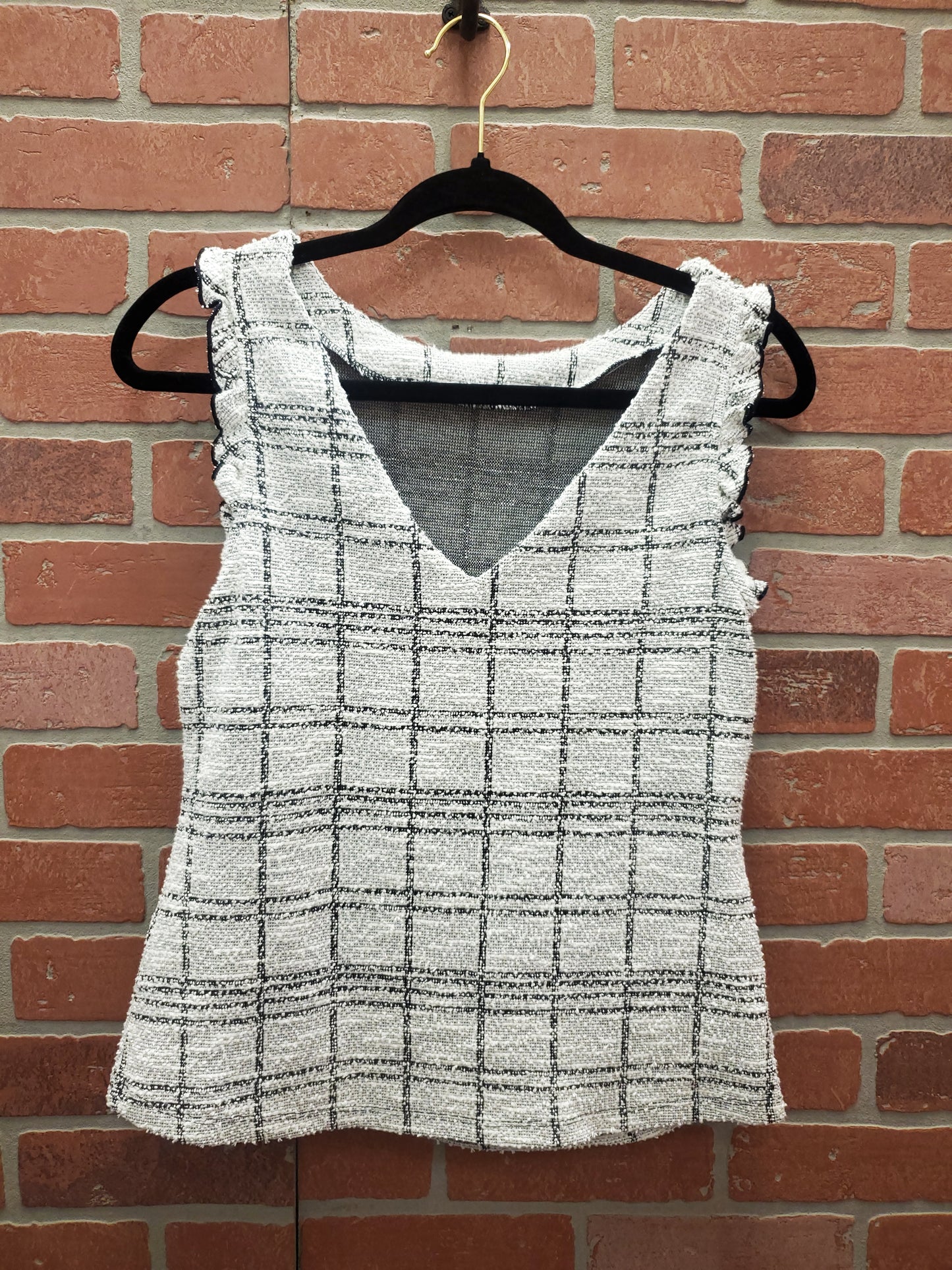 Banana Republic Black and White Blouse. Size XS. RS 81. - Scarlett's Riverside Boutique