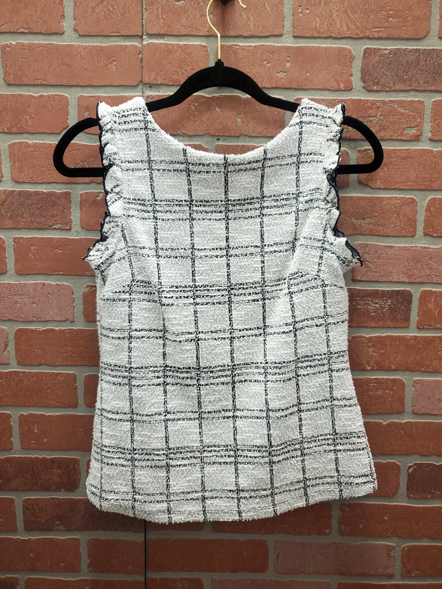 Banana Republic Black and White Blouse. Size XS. RS 81. - Scarlett's Riverside Boutique