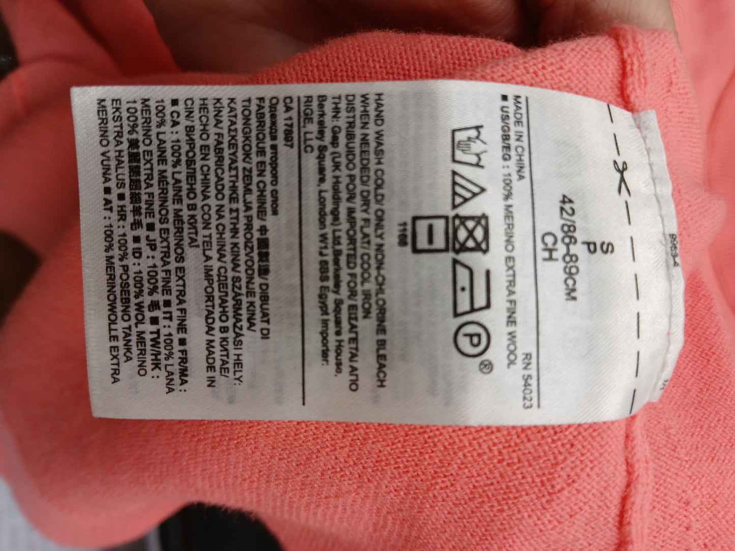 Banana Republic Coral Sweater. Size S. RS 81 - Scarlett's Riverside Boutique