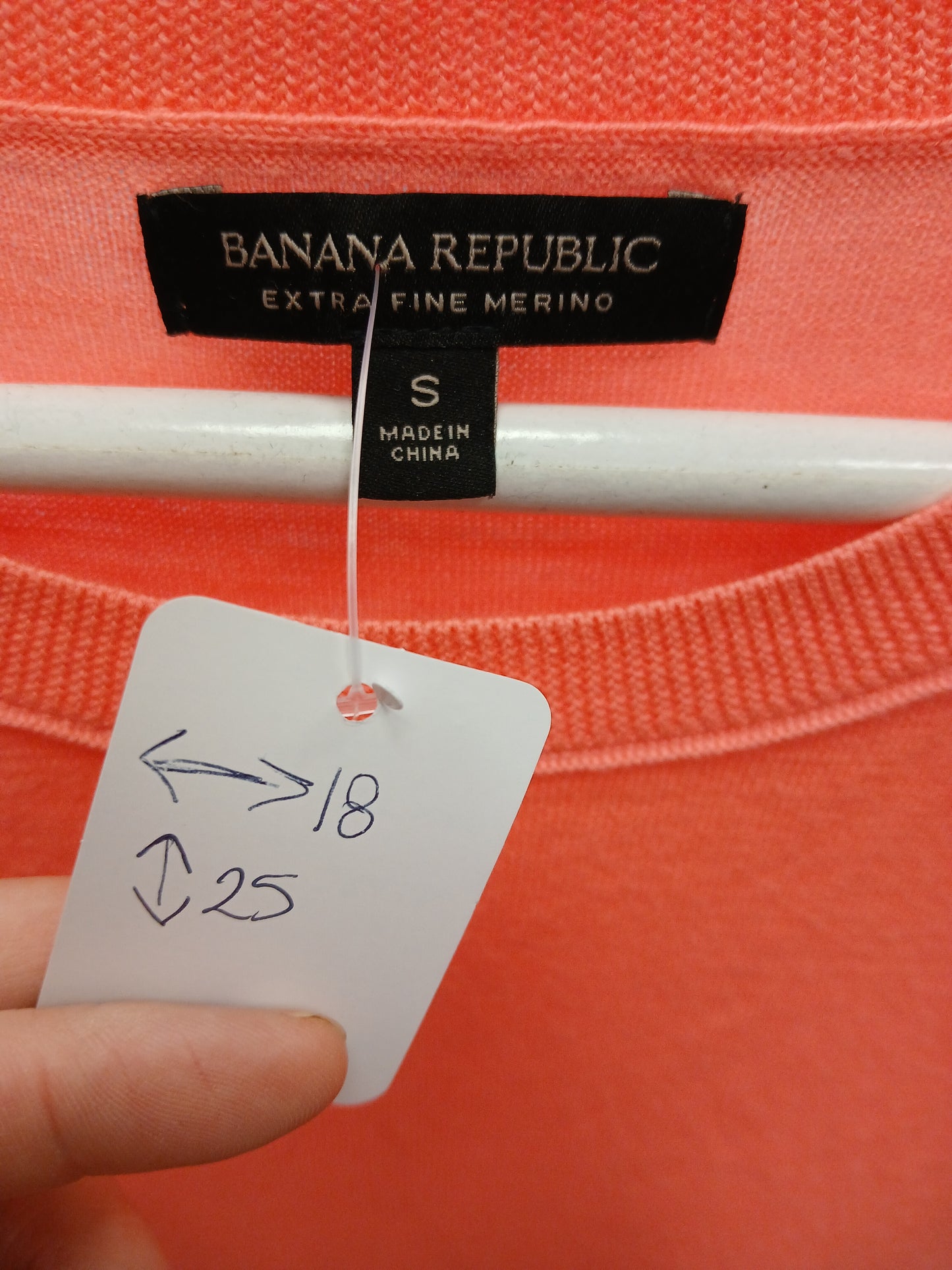 Banana Republic Coral Sweater. Size S. RS 81 - Scarlett's Riverside Boutique