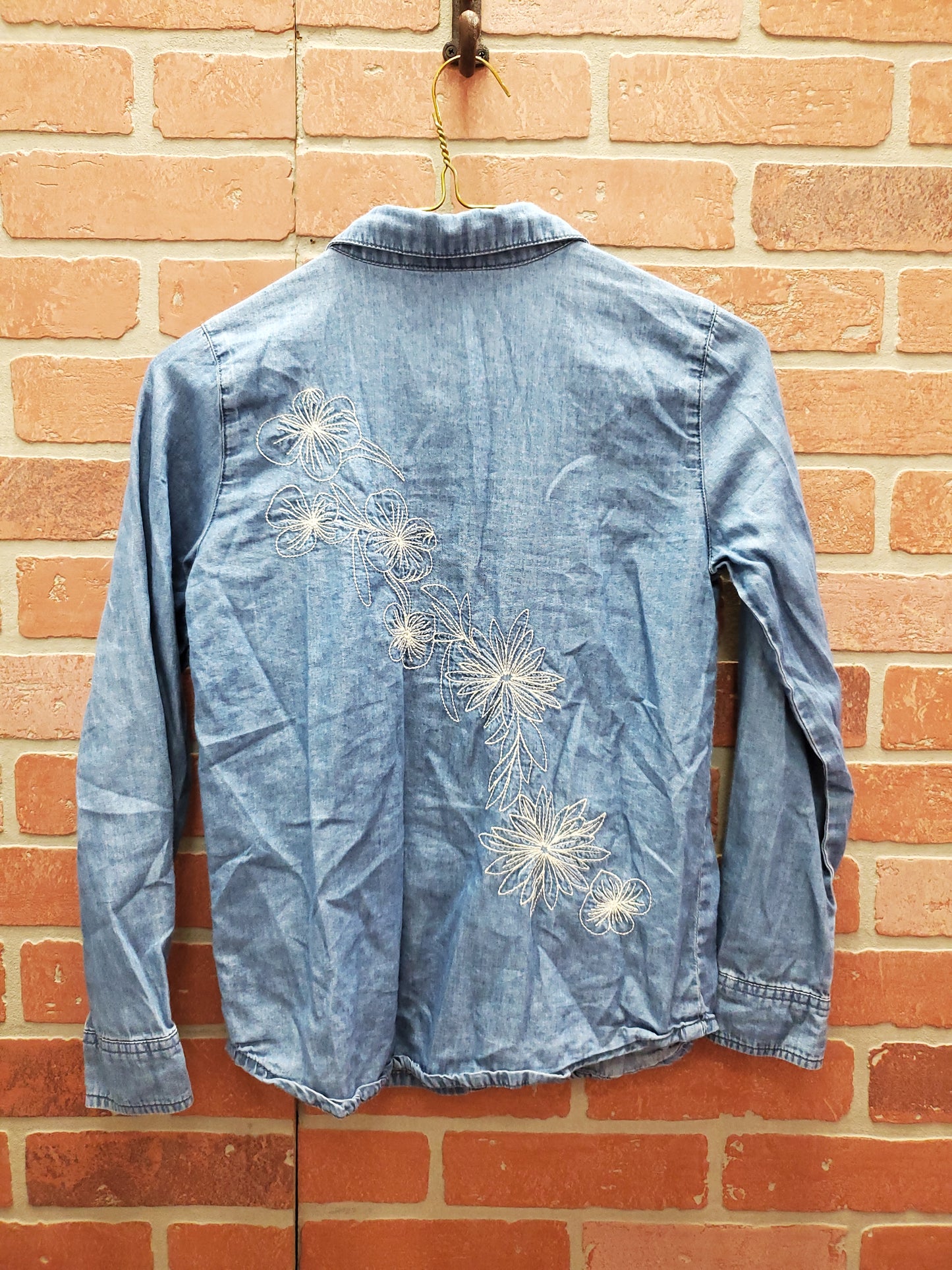 Lucky Brand Denim Blouse. Size M. RS 2. - Scarlett's Riverside Boutique