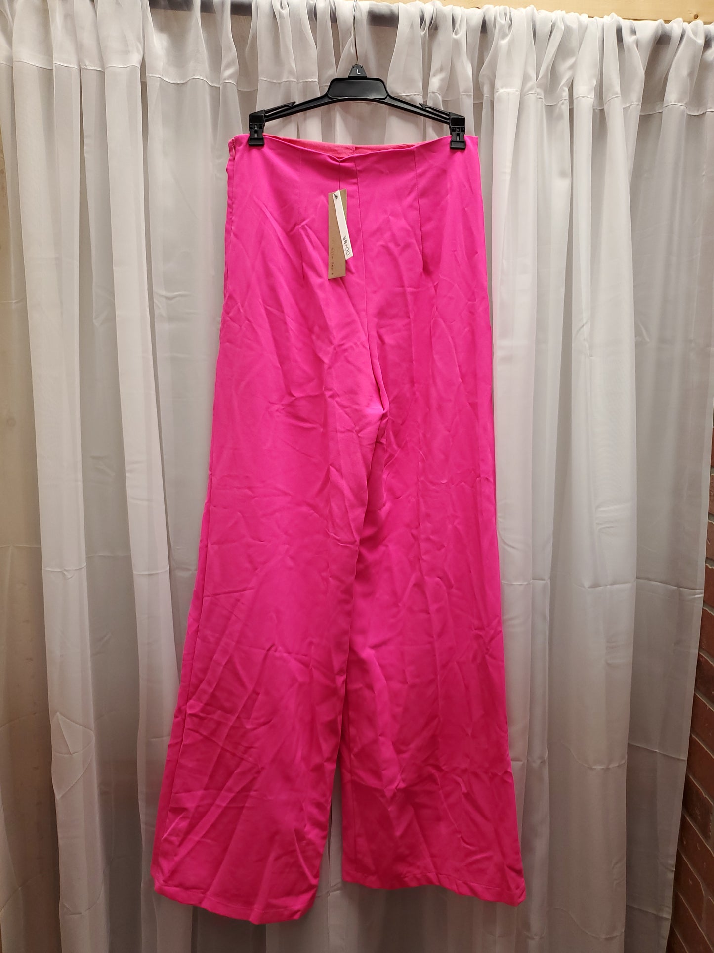 Do + Be Neon Pink Dress Pants. Size M. RS 81 - Scarlett's Riverside Boutique