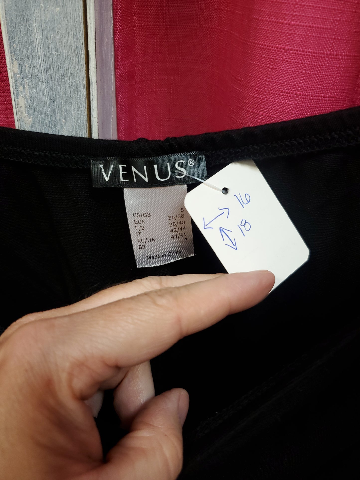 Venus Black Long Sleeve Crop. Size S. RS 37 - Scarlett's Riverside Boutique