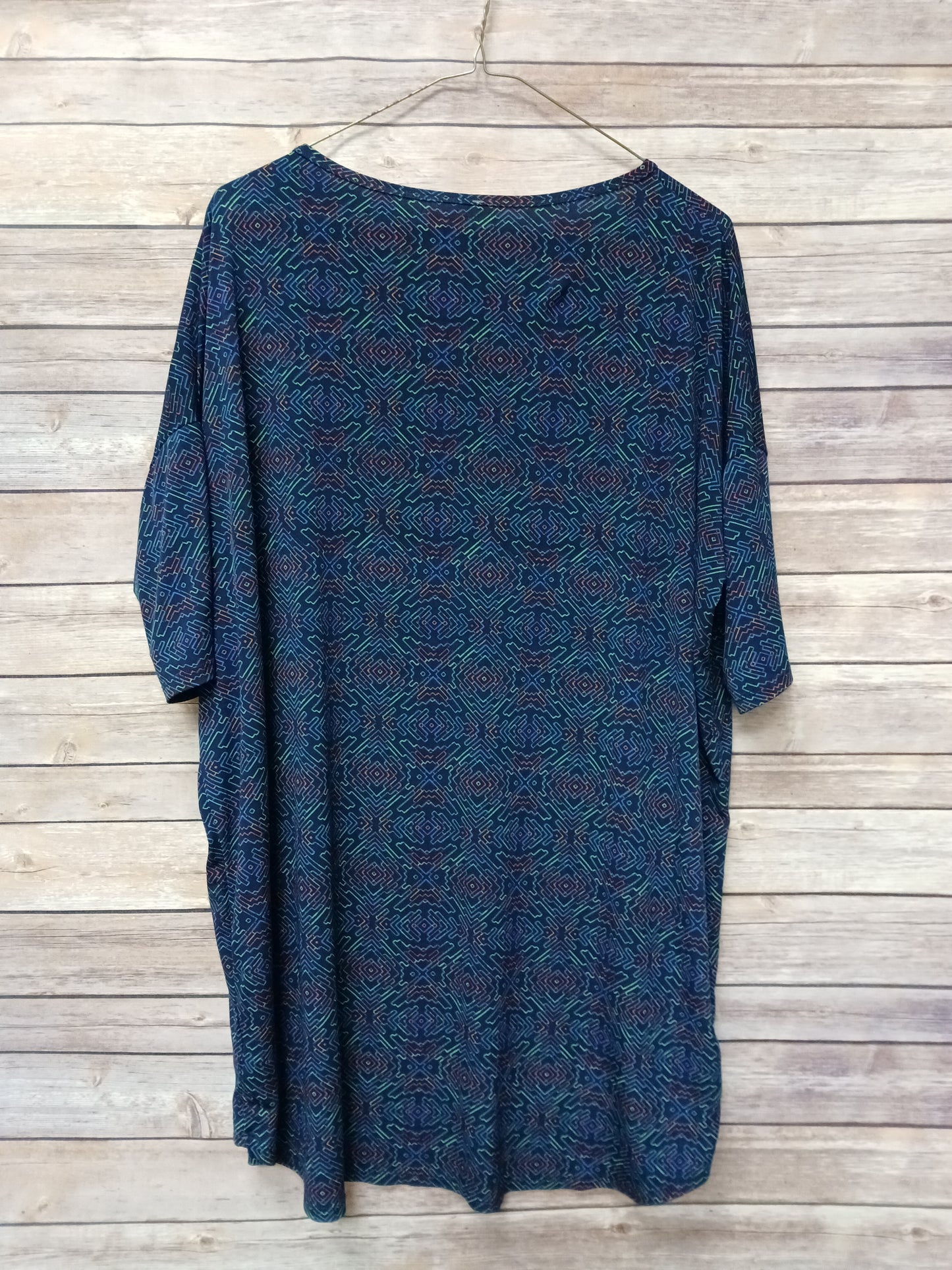 Lularoe Navy w/ multi design Blouse. Size 2x-3x. RS 68