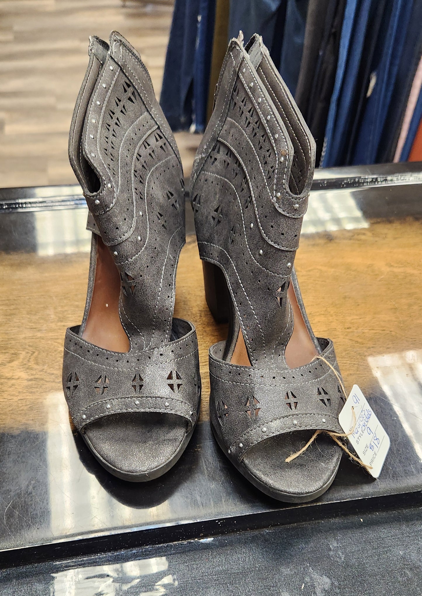 Maurice's Size 9 Gray Heeled Sandals RS 91