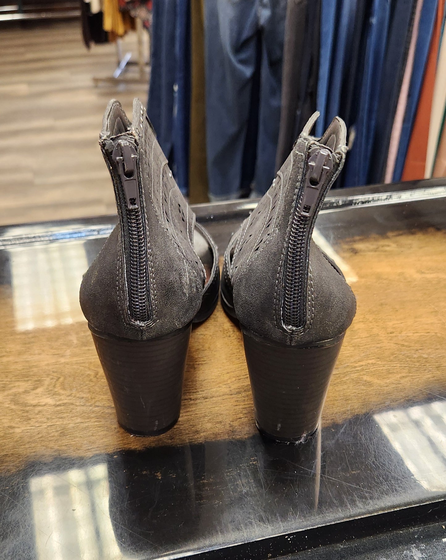 Maurice's Size 9 Gray Heeled Sandals RS 91