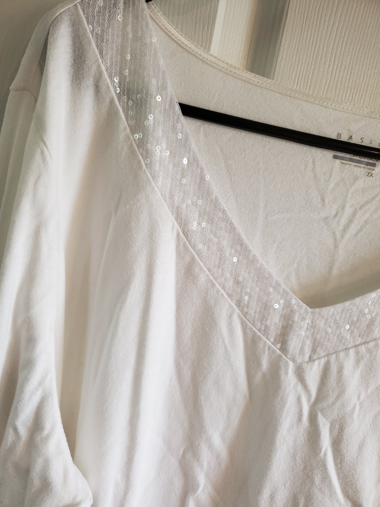 Basic Editions White 3/4 Sleeve Blouse w/ Sequin Neckline. Size 2XL. #68