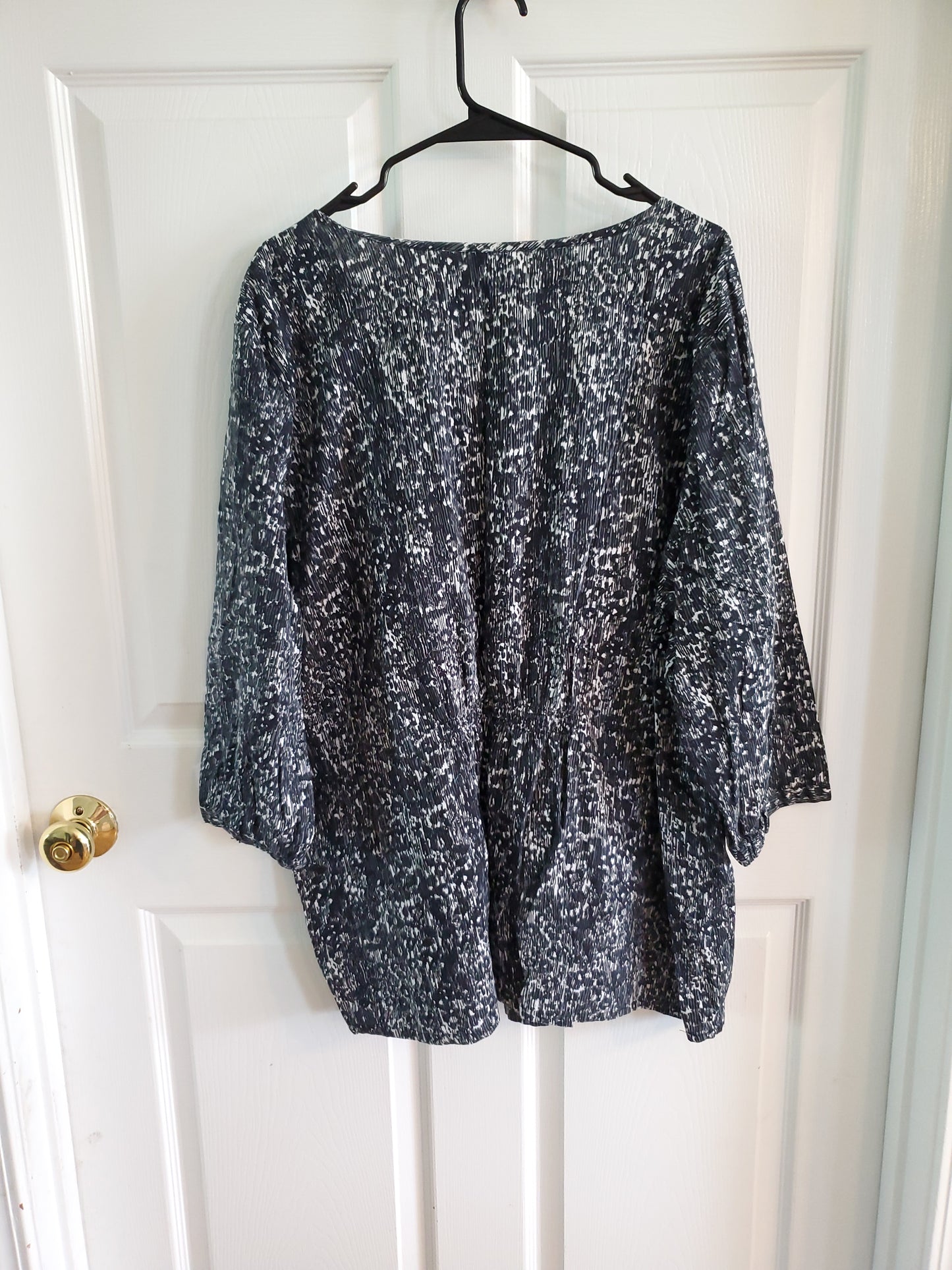 Basic Editions Black & White Blouse. Size 3XL. #68