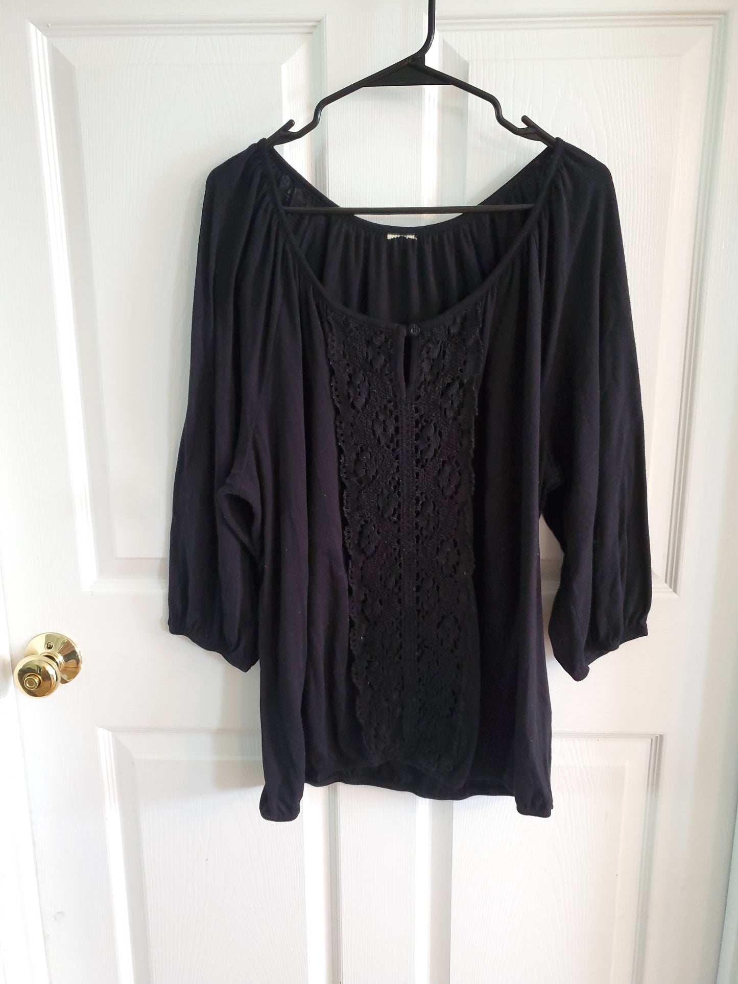 Black 3/4 Sleeve Blouse, w/ Middle Lace Detail. Size 2XL. #68