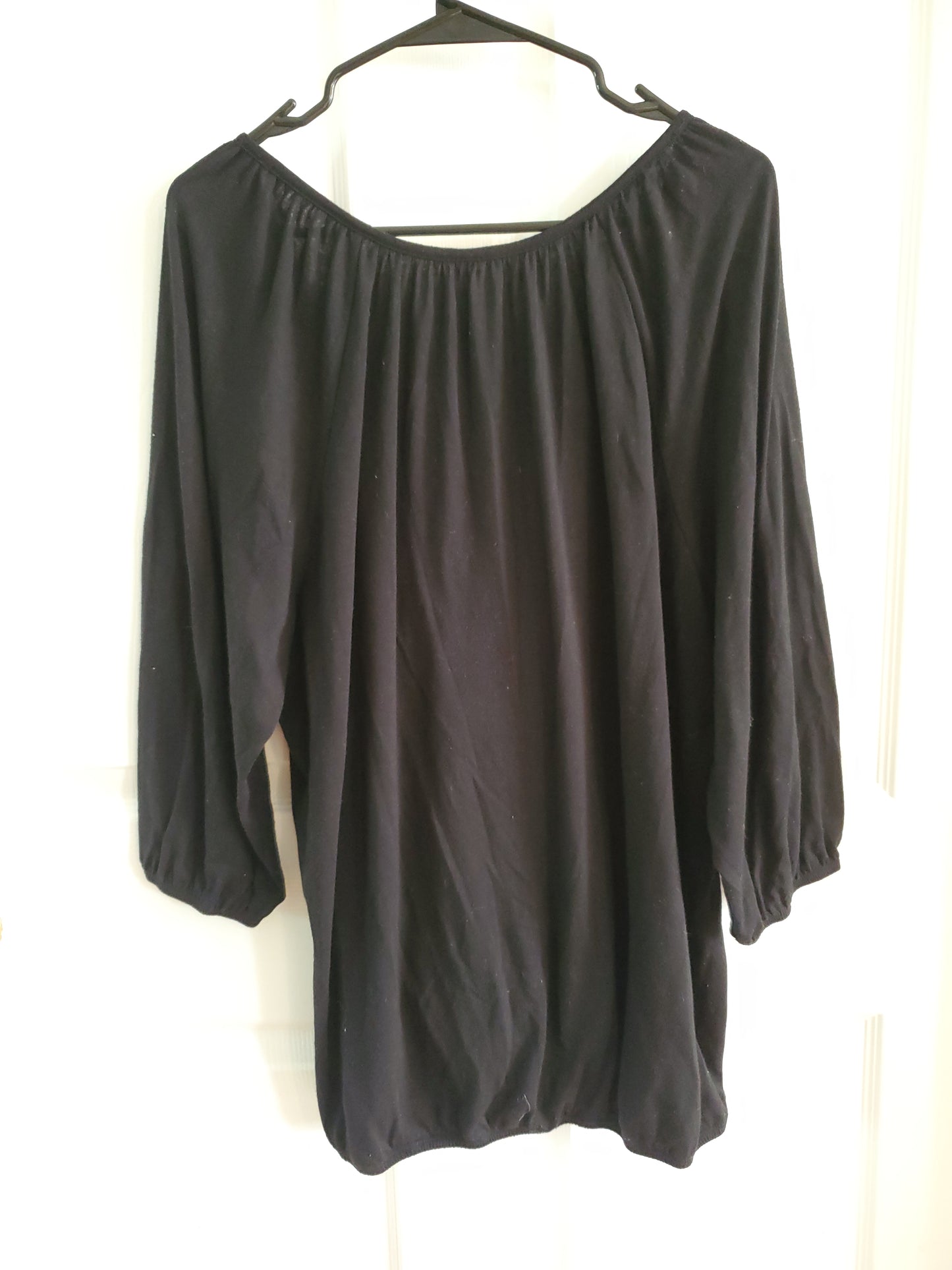 Black 3/4 Sleeve Blouse, w/ Middle Lace Detail. Size 2XL. #68