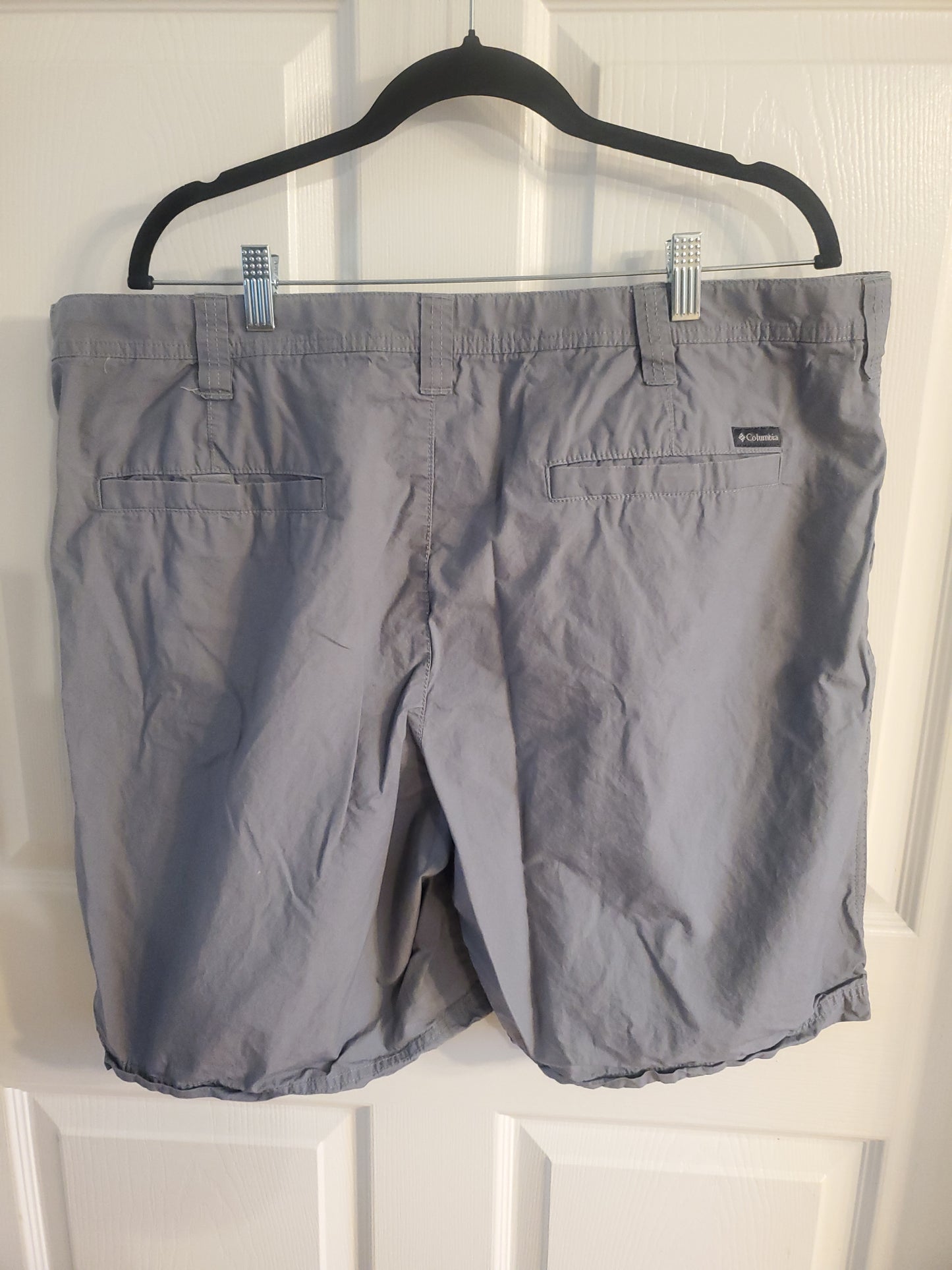 Columbia Grey Men's Shorts. Size 40/10. #68