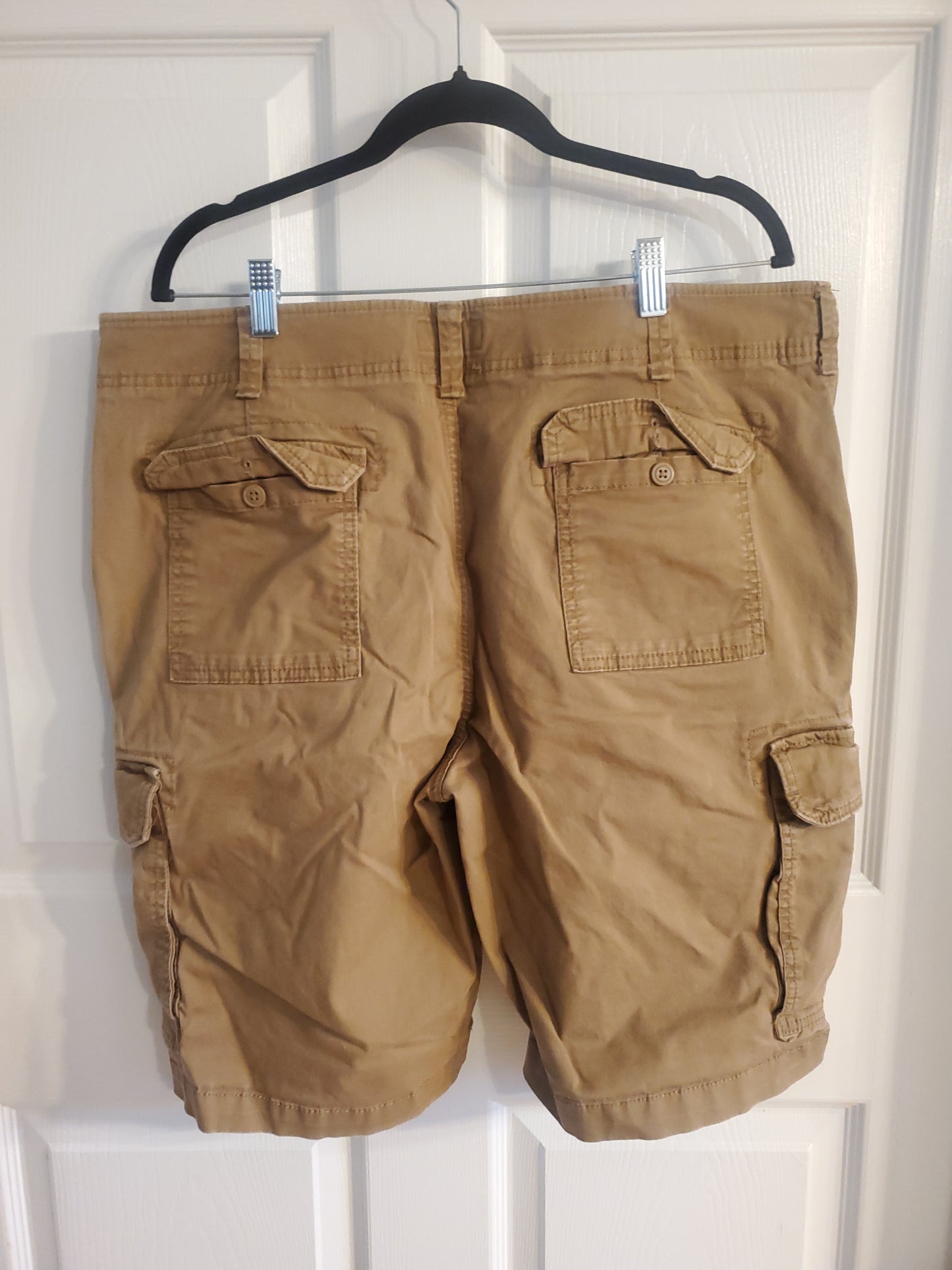 Goodfellow & Co. Men's Khaki Cargo Shorts. Size 40. #68