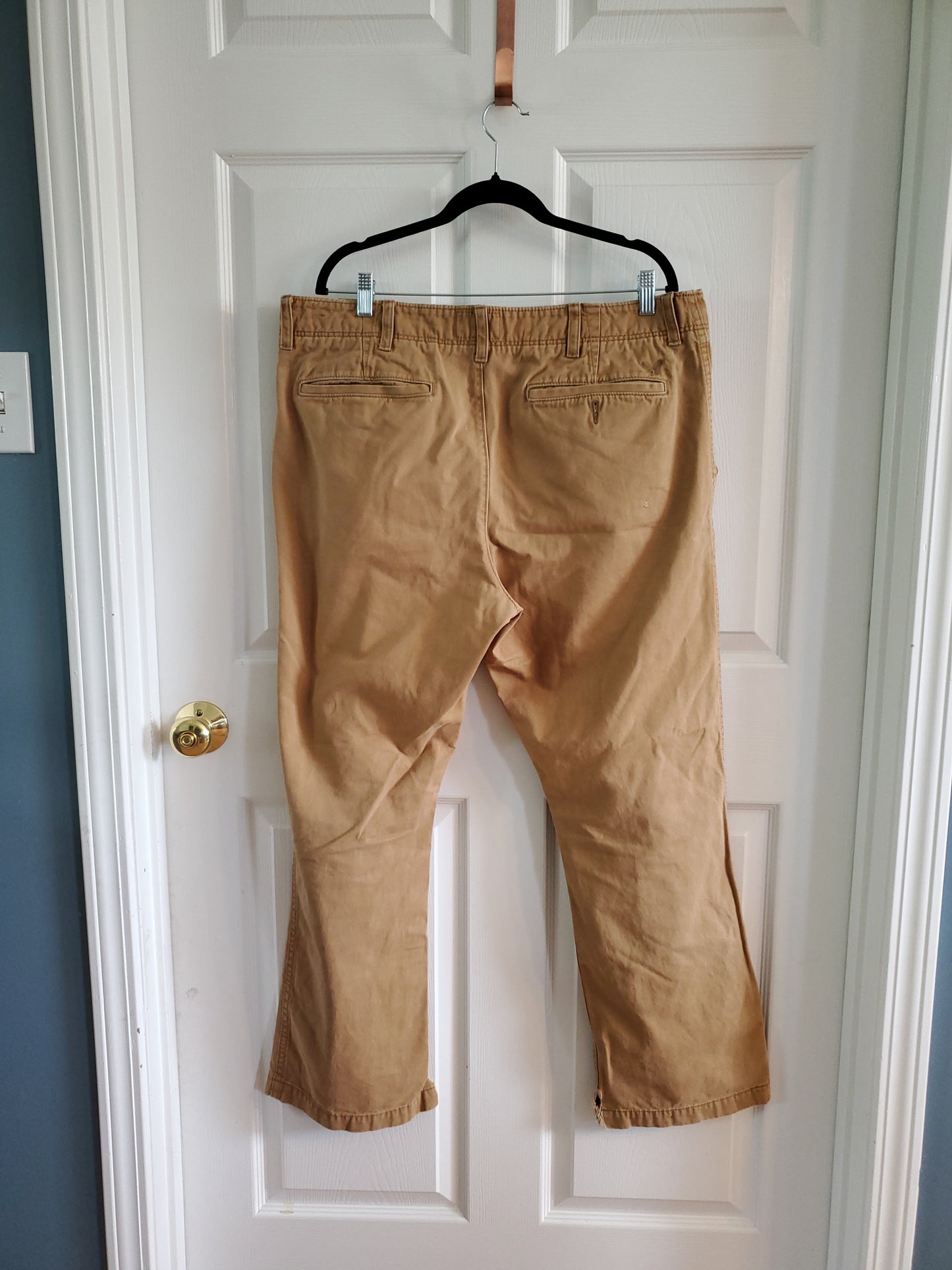 Men's American Eagle Original Boot Khaki Pants. Size 38/32. #68