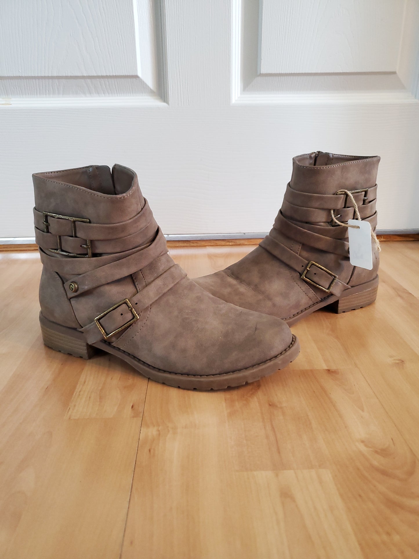 Guess By Guess Brown Ankle Boots. Size 8. #68