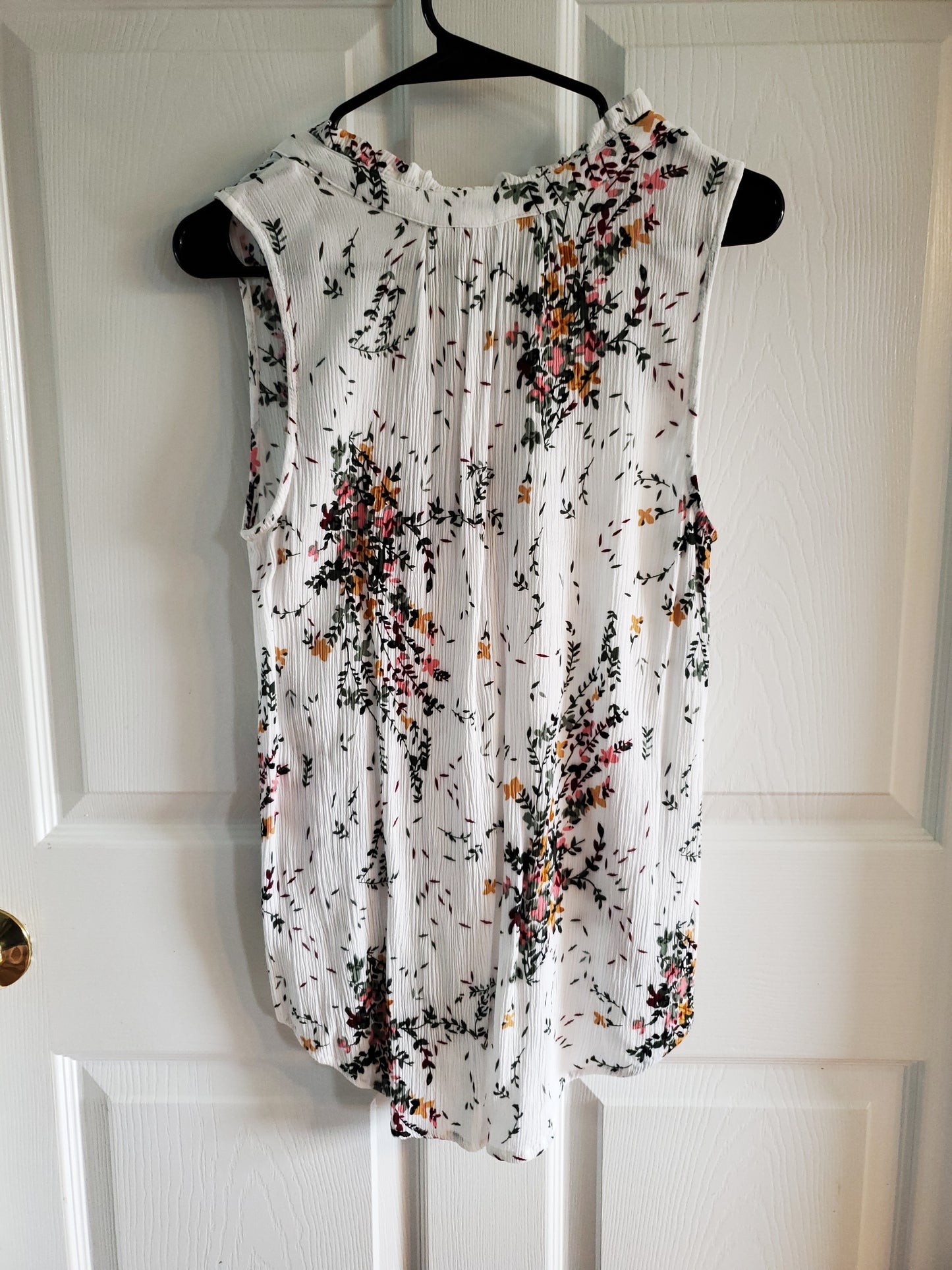 Market & Spruce White with Floral Print Tank Top Blouse. Size M. NWOT. #68