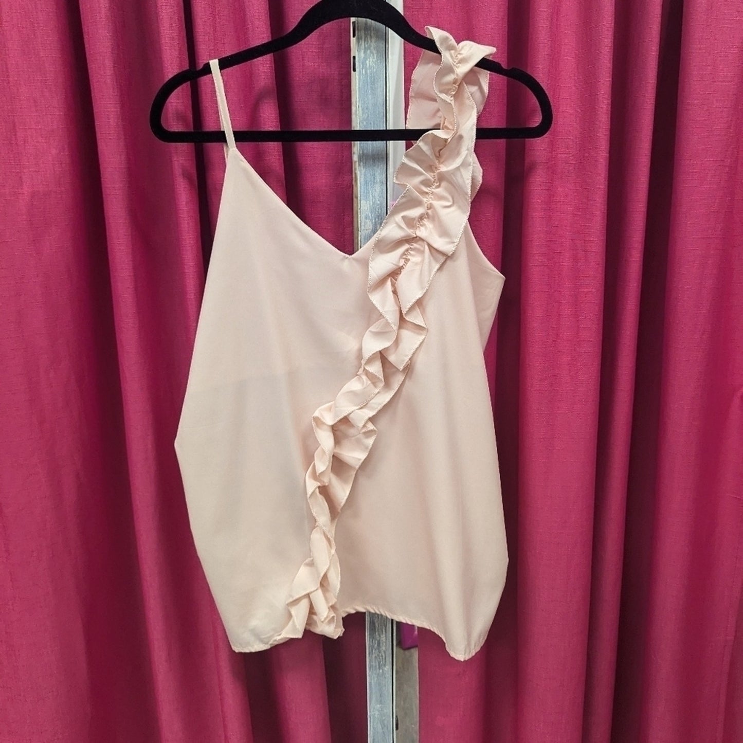 Light pink tank top with accent. Size large