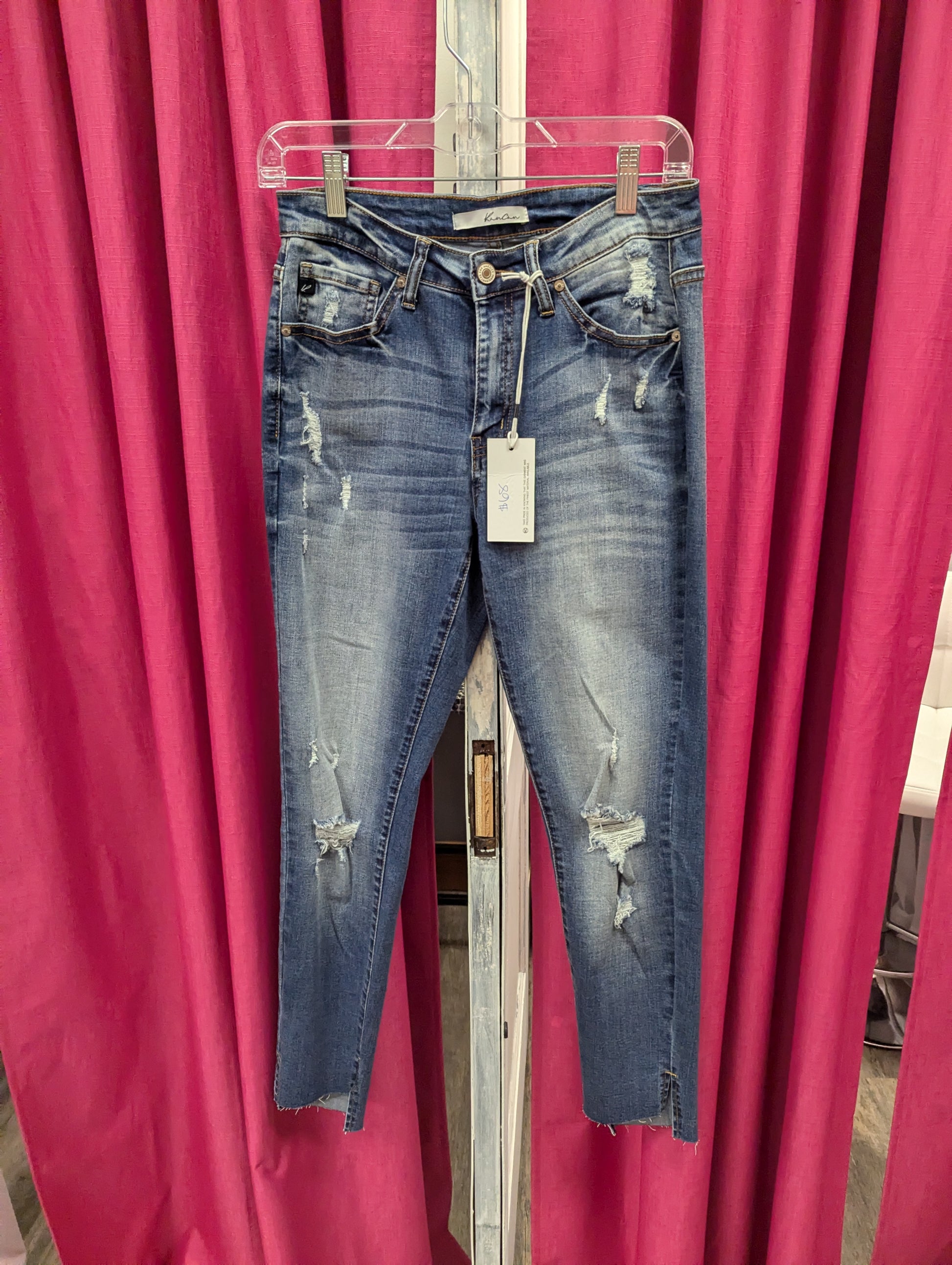NWTs, size 9 skinny distressed kancan's - Scarlett's Riverside Boutique