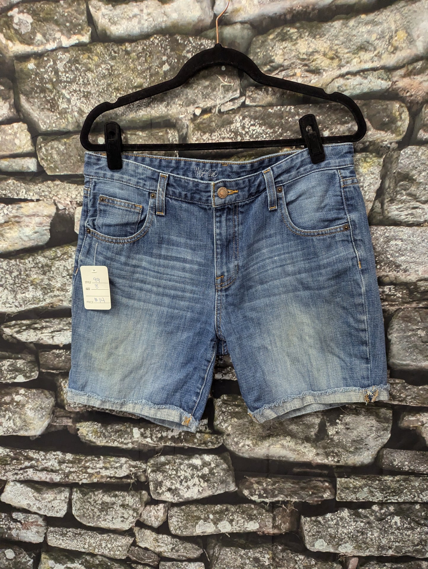 Mossimo Bermuda shorts. Size 8/29. RS 99 - Scarlett's Riverside Boutique