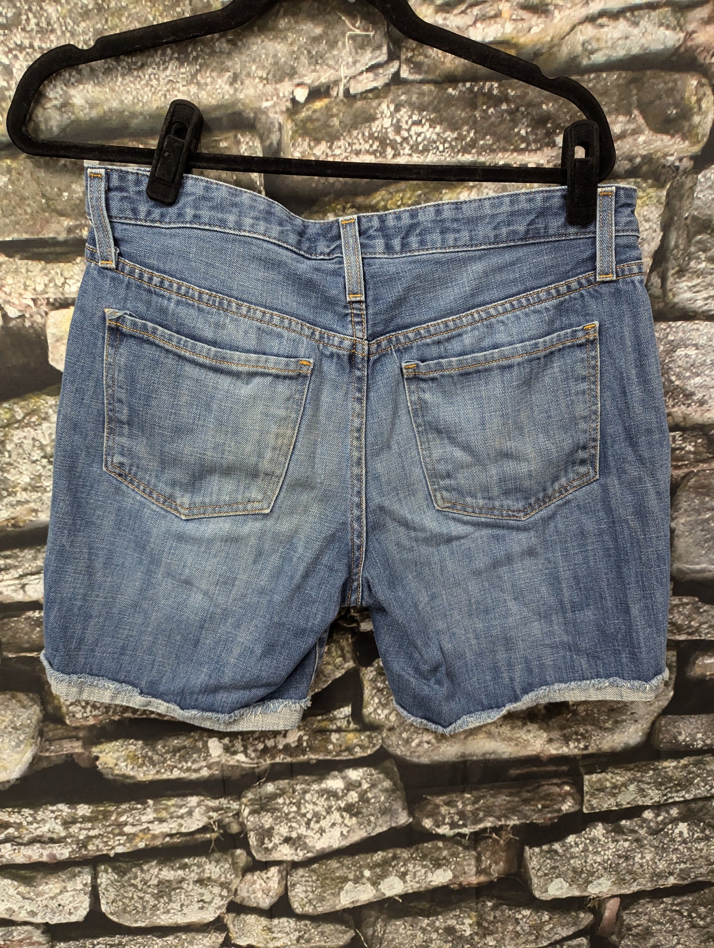 Mossimo Bermuda shorts. Size 8/29. RS 99 - Scarlett's Riverside Boutique