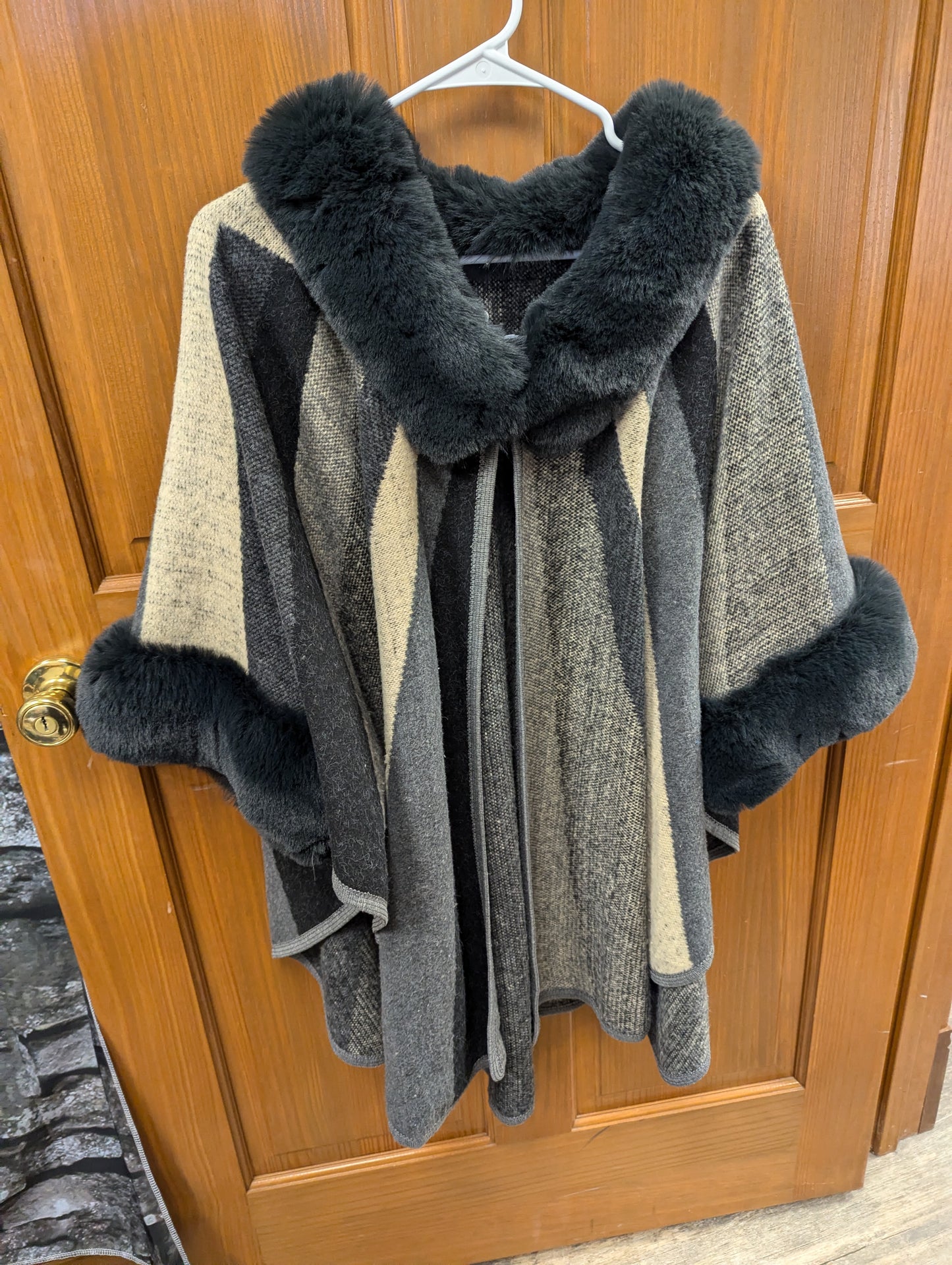 Northern Angel faux fur kimono. RS 57. L/XL - Scarlett's Riverside Boutique