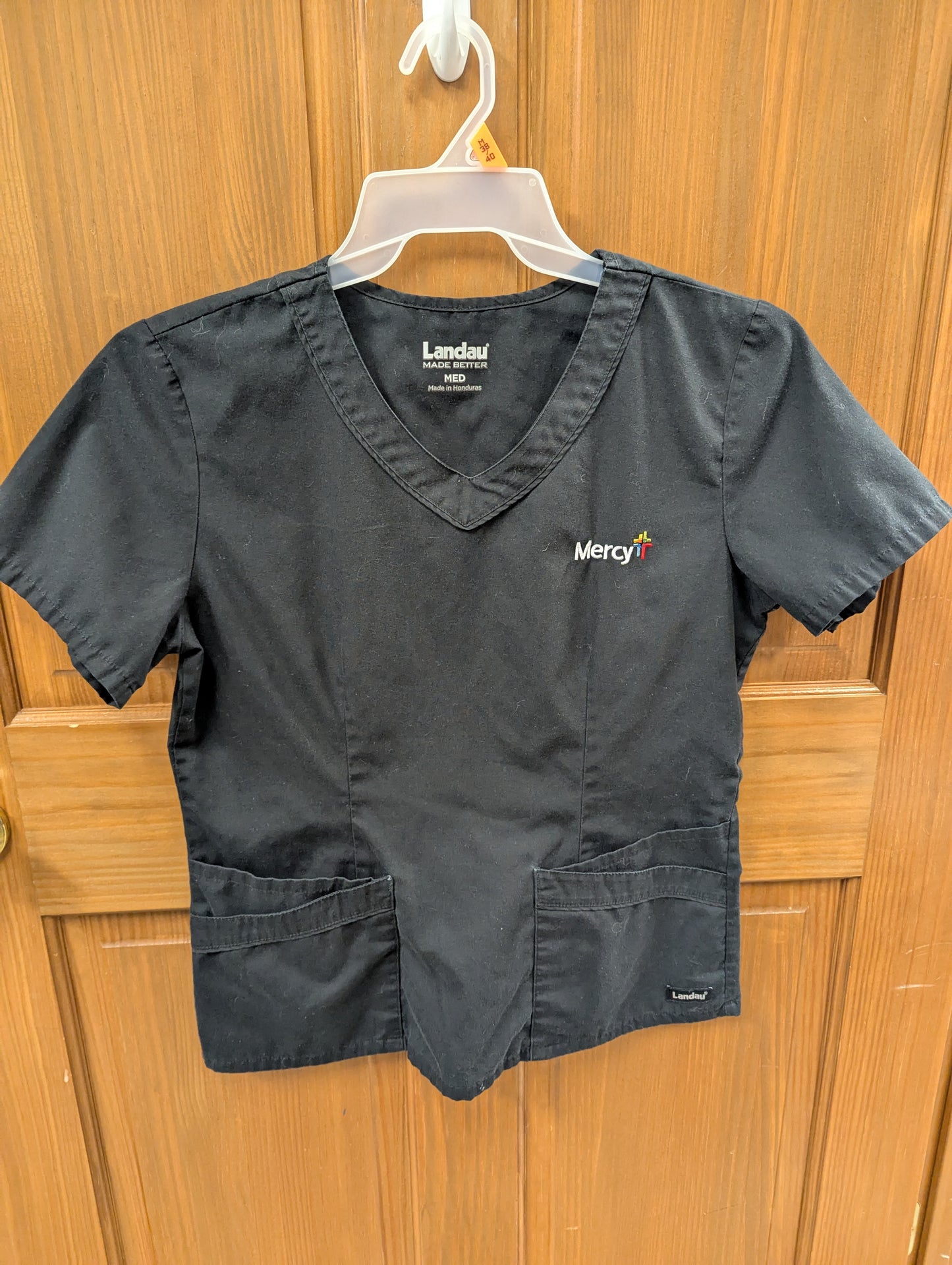 Mercy scrub top, size M. RS 96