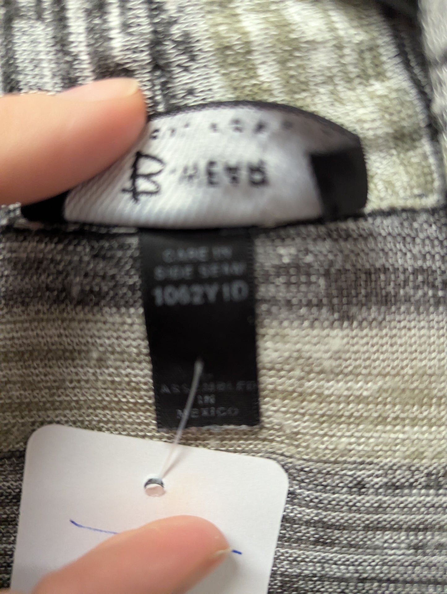 Cardigan/tank top size L. RS 22.
