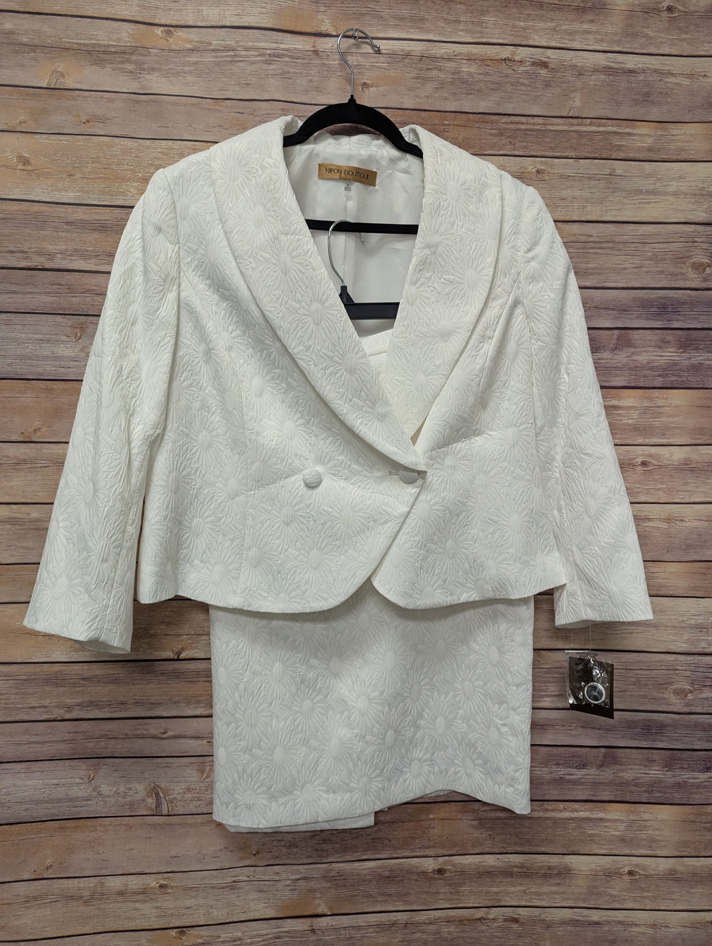 NWTs, white Nipon Boutique Women's Floral-Jacquard Jacket & Pencil Skirt Suit. Size 14. RS 97