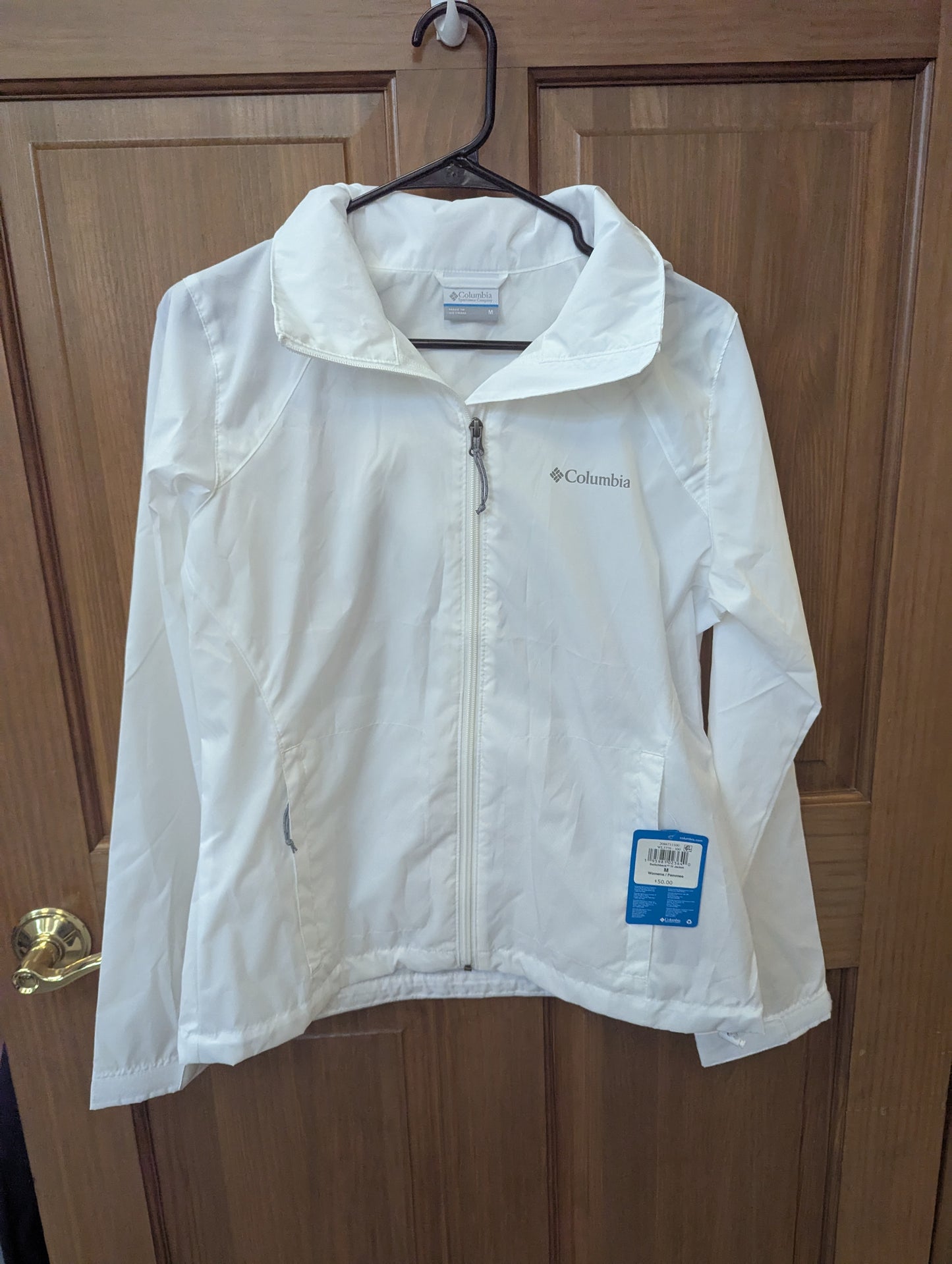 NWTs, White Columbia, hooded rain jacket. Size M. 97