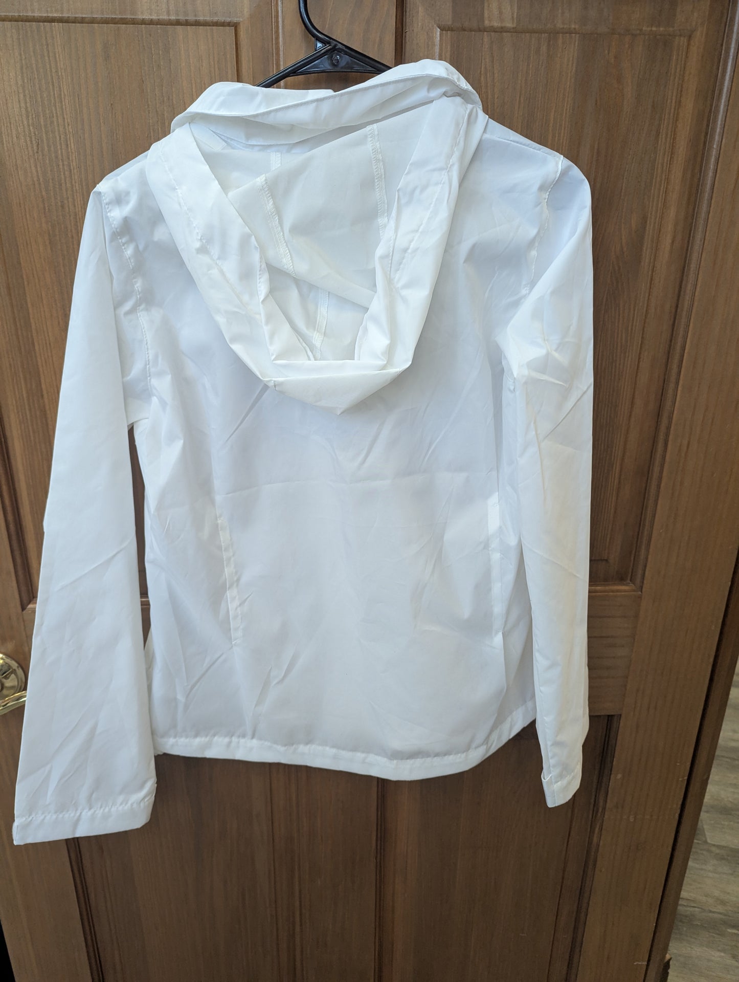 NWTs, White Columbia, hooded rain jacket. Size M. 97