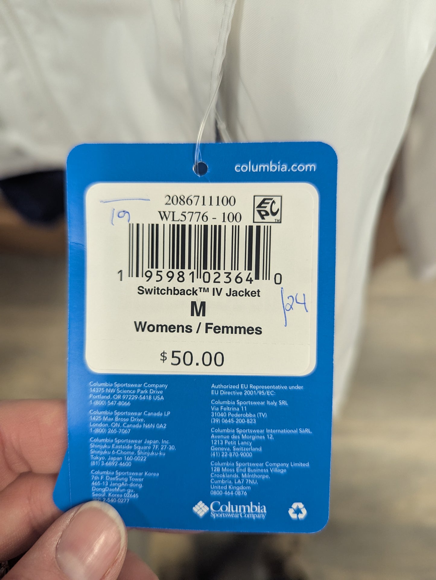 NWTs, White Columbia, hooded rain jacket. Size M. 97