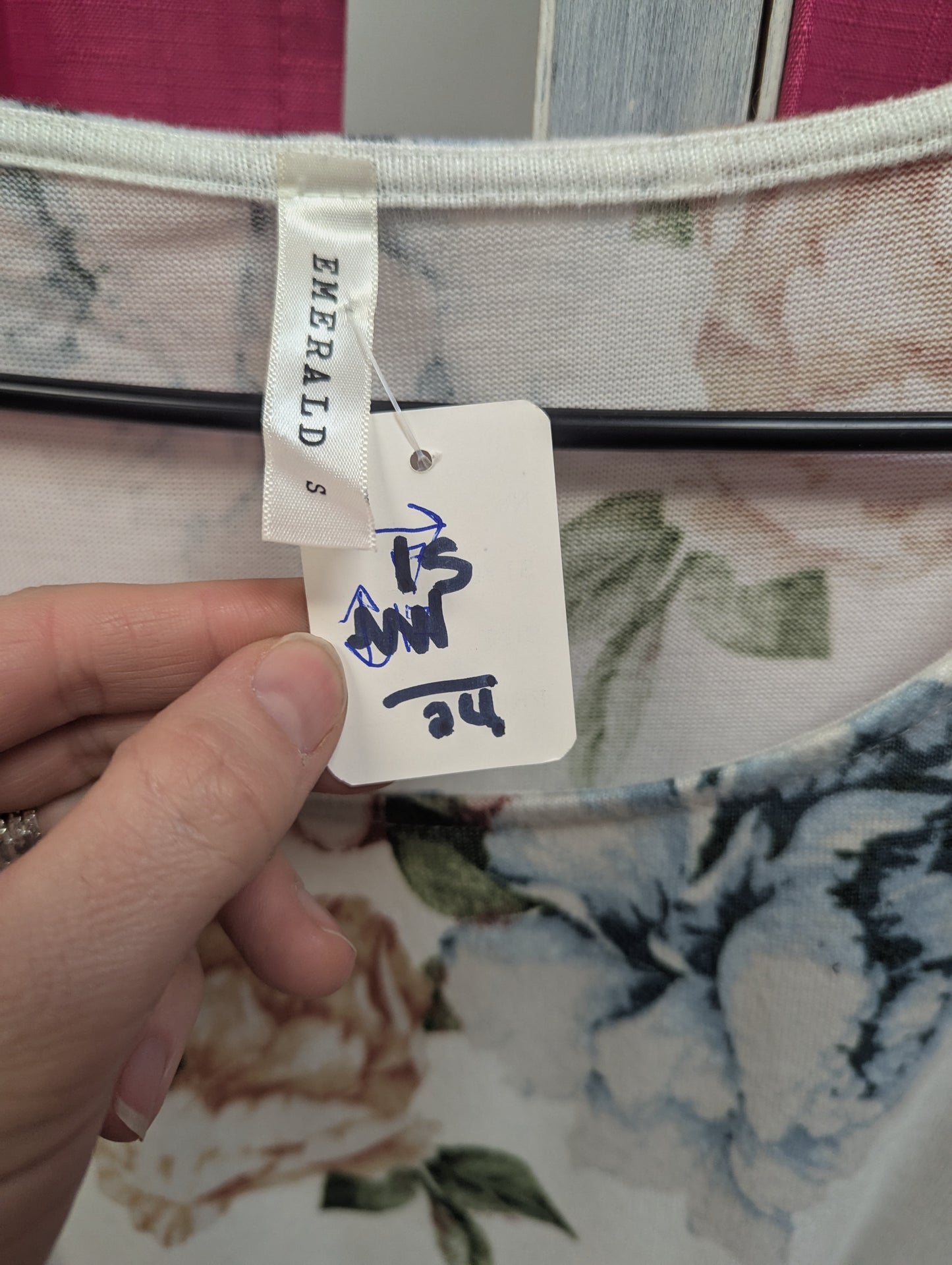 White floral top. Size S. RS 44