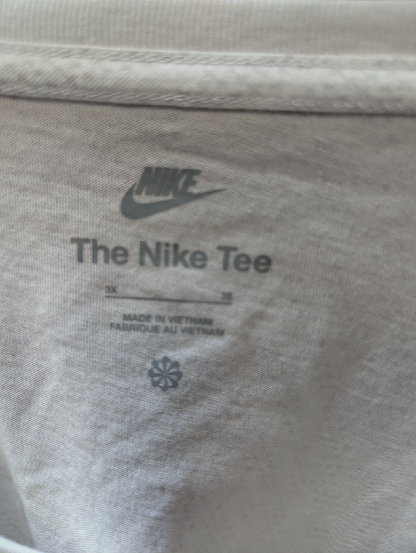 NWTs, Nike Plus Size Sportswear Essentials, Long-Sleeve Top, White 3xl. RS 97