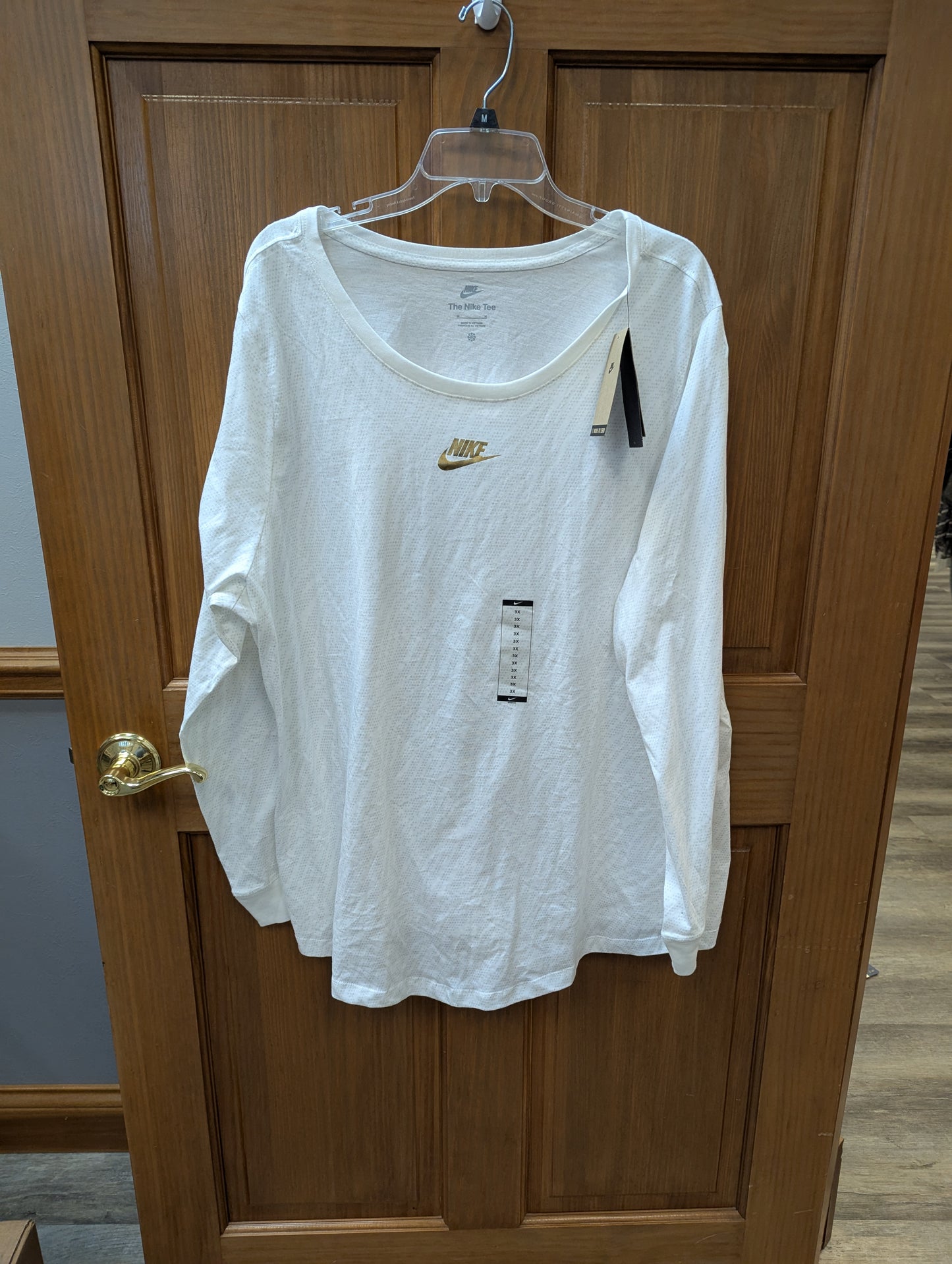 NWTs, Nike Plus Size Sportswear Essentials, Long-Sleeve Top, White 3xl. RS 97