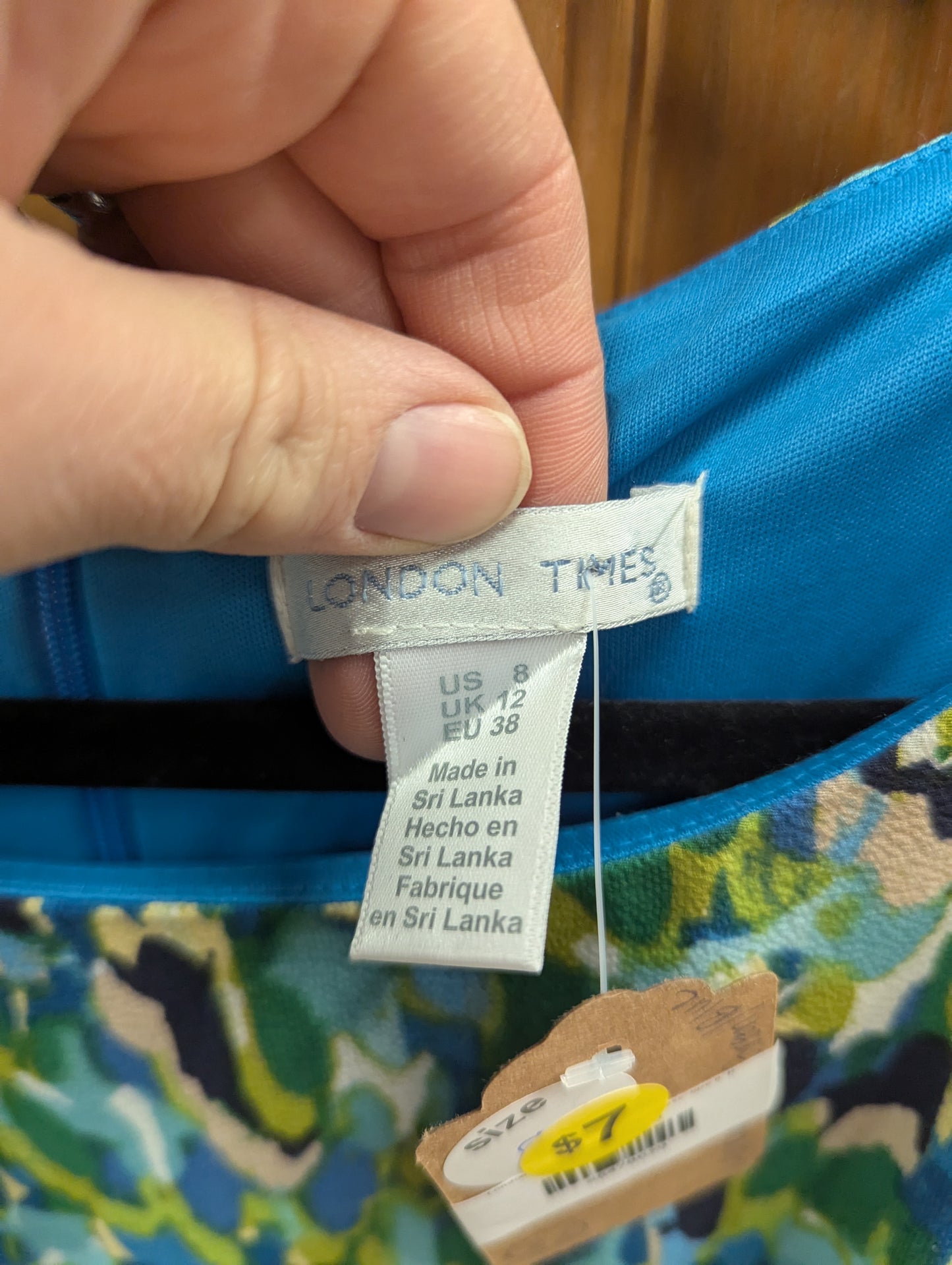 London times floral knee length dress. Size 8. RS 32