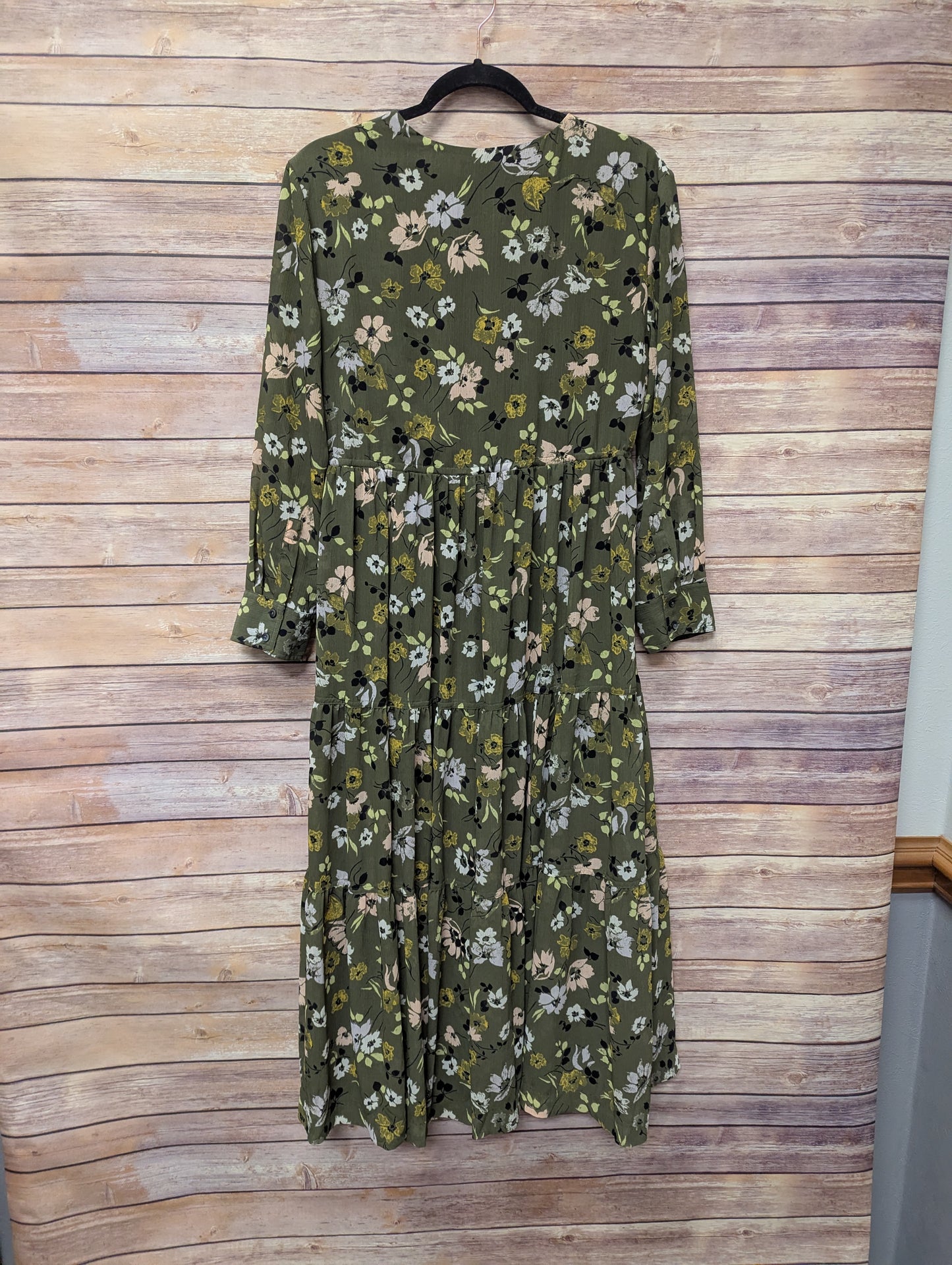Green floral midi dress. Size S