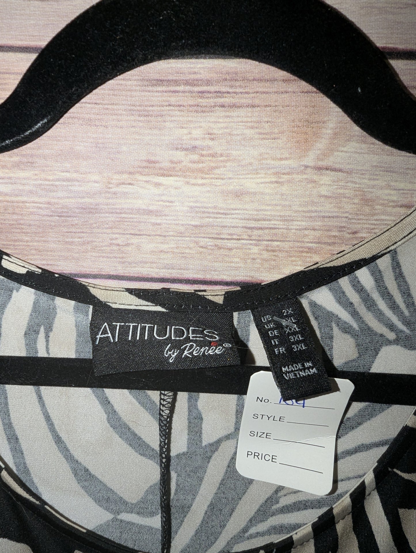 Black and White Leaf Print Maxi Dress Sz 2XL. #104