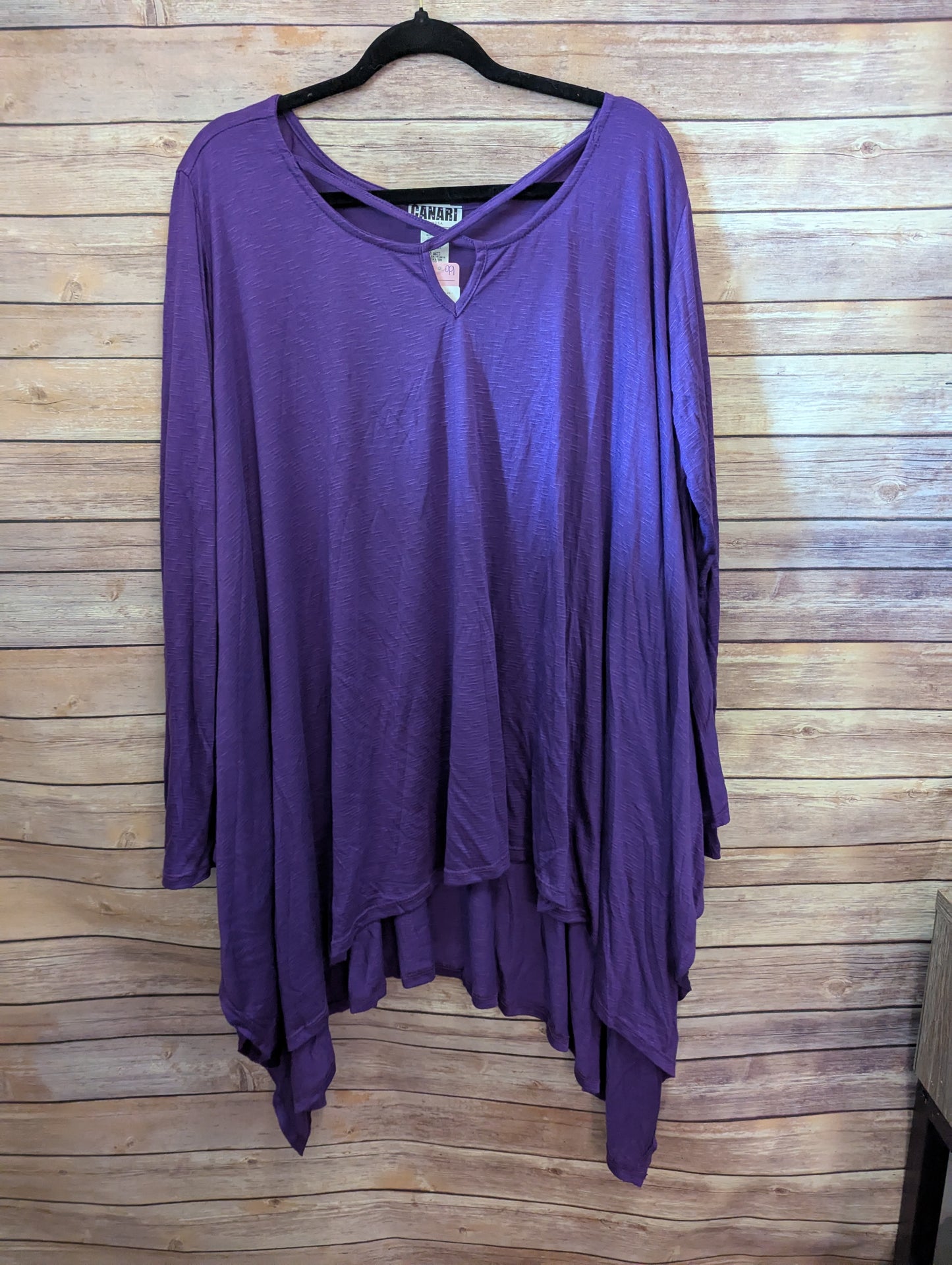 NWTs, 4xl Canari Women's Purple Top.