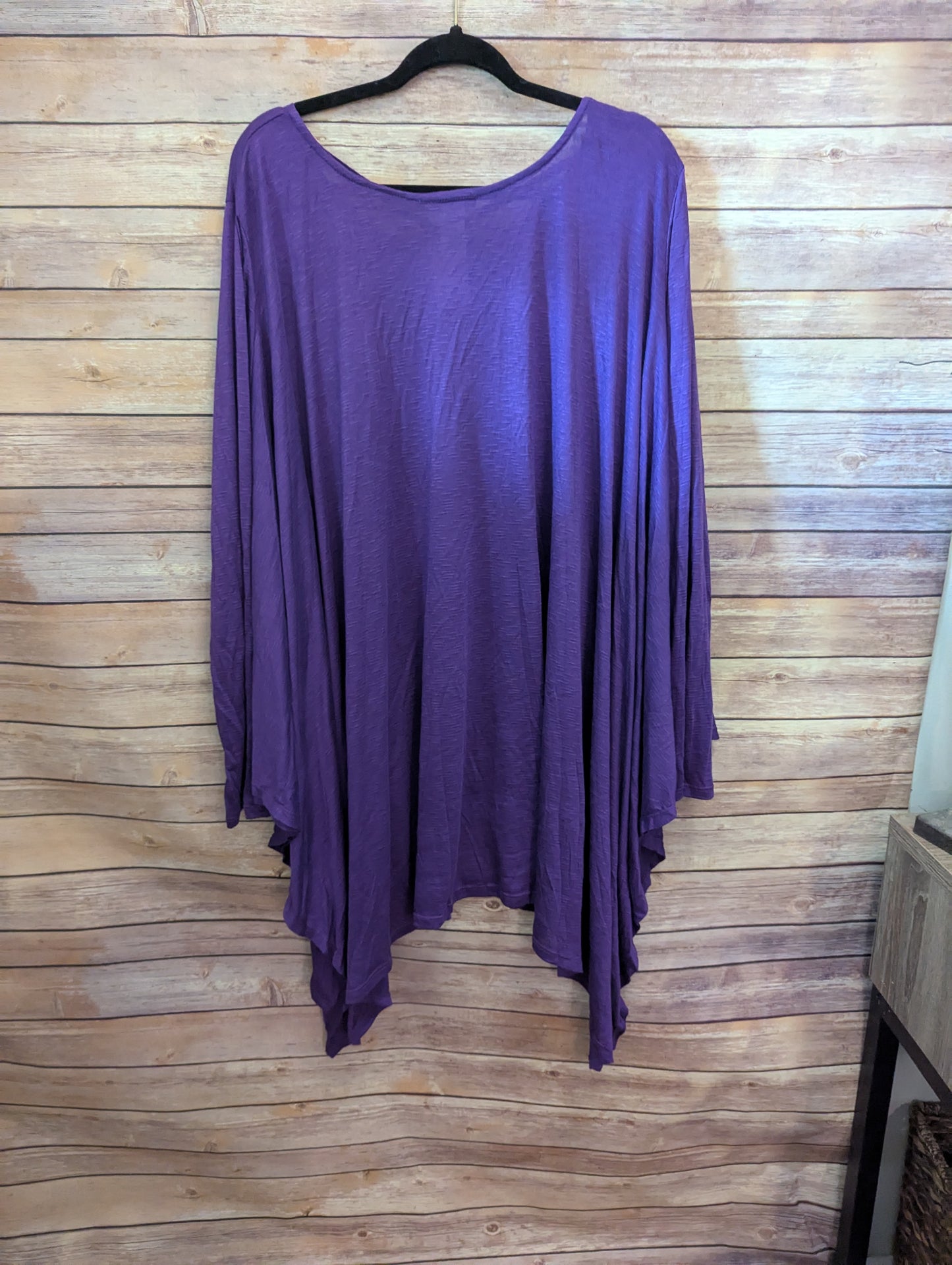NWTs, 4xl Canari Women's Purple Top.