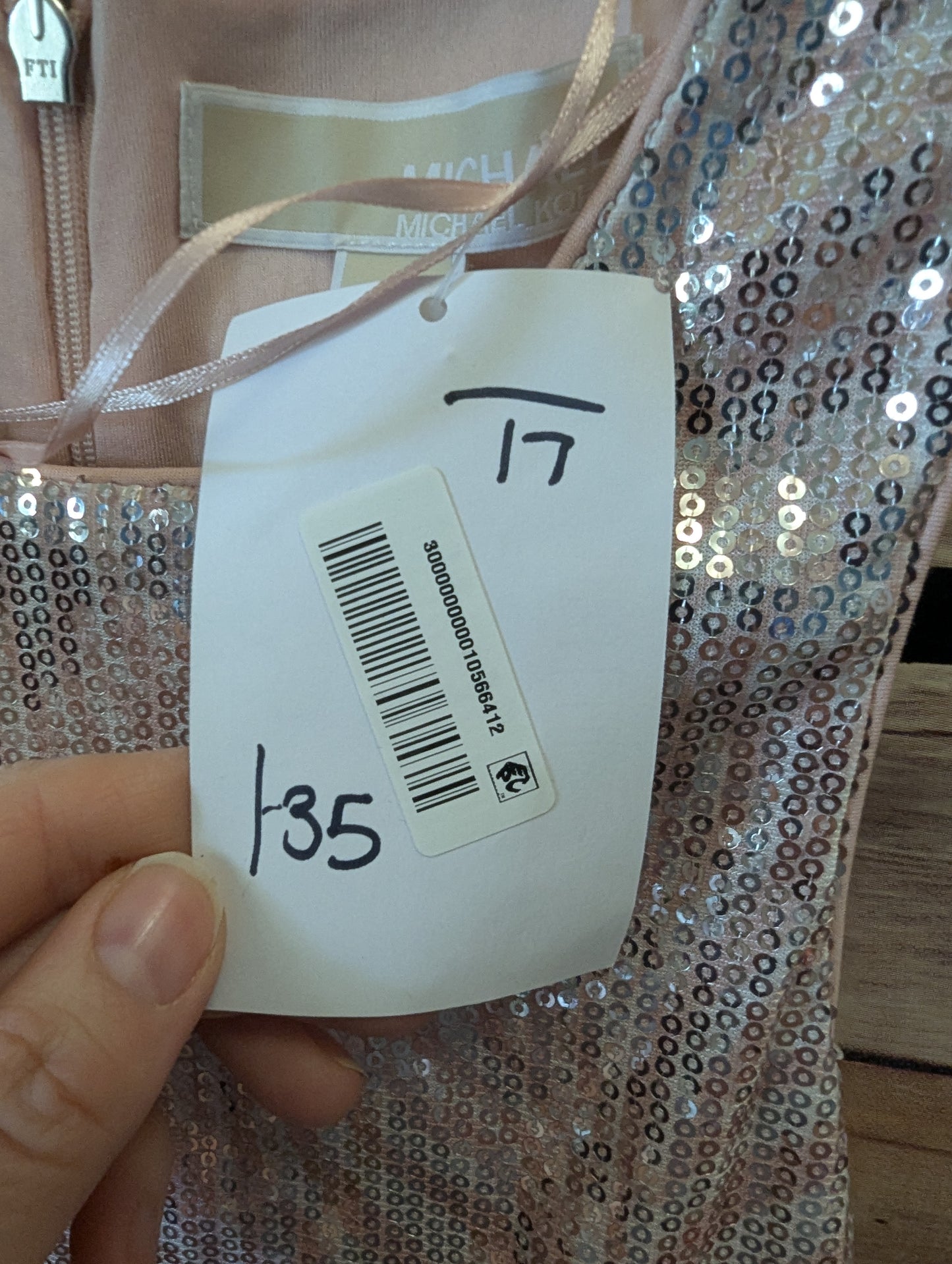 Michael Kors
Women's Metallic Sparkle Keyhole-Back Shift Dress. Size S. #97