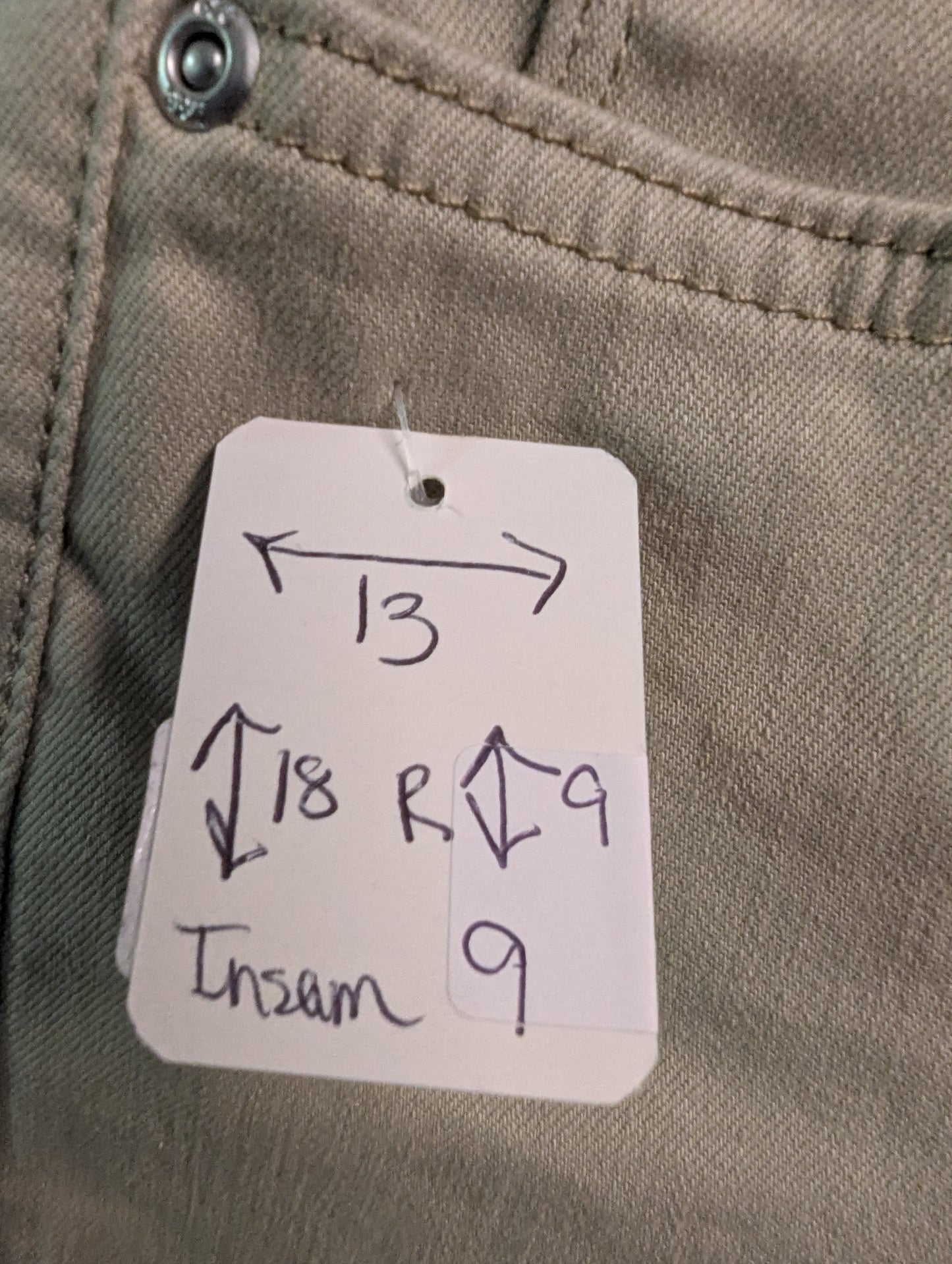 Lee Bermuda shorts. Size 8M RS 22