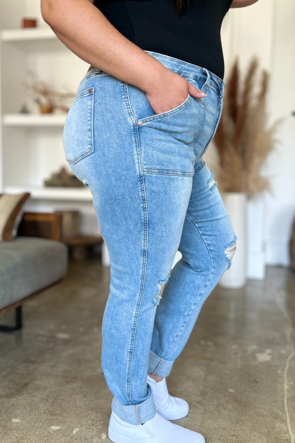 Judy Blue, Distressed Straight Jeans. Inseam 29" - Scarlett's Riverside Boutique
