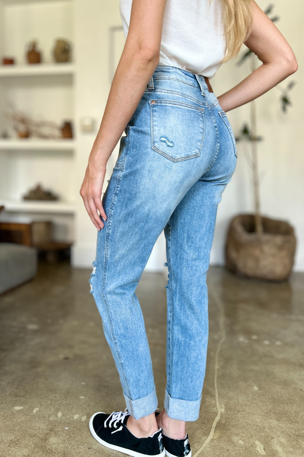 Judy Blue, Distressed Straight Jeans. Inseam 29" - Scarlett's Riverside Boutique