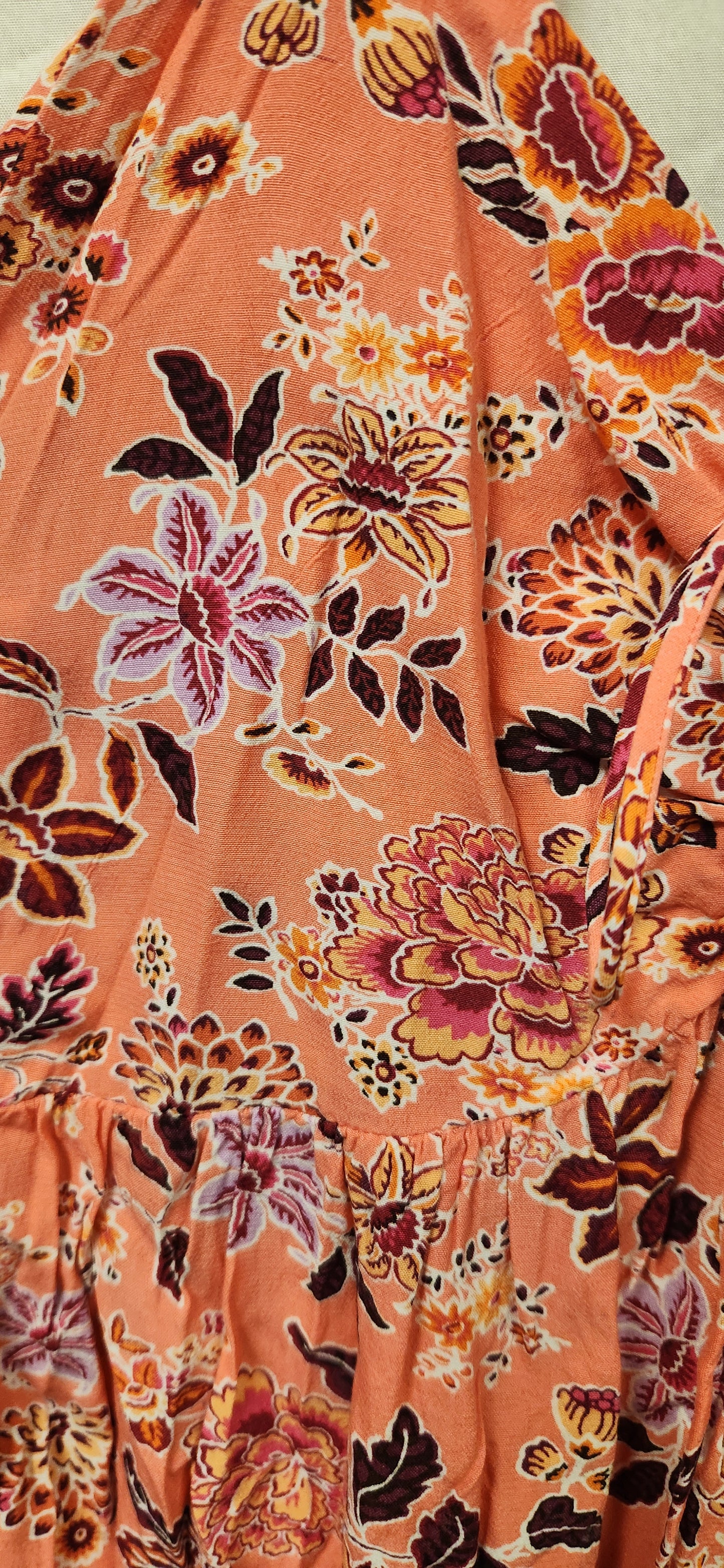 Coral floral dress with ruffle sleeves. Size 8. rs 29 - Scarlett's Riverside Boutique
