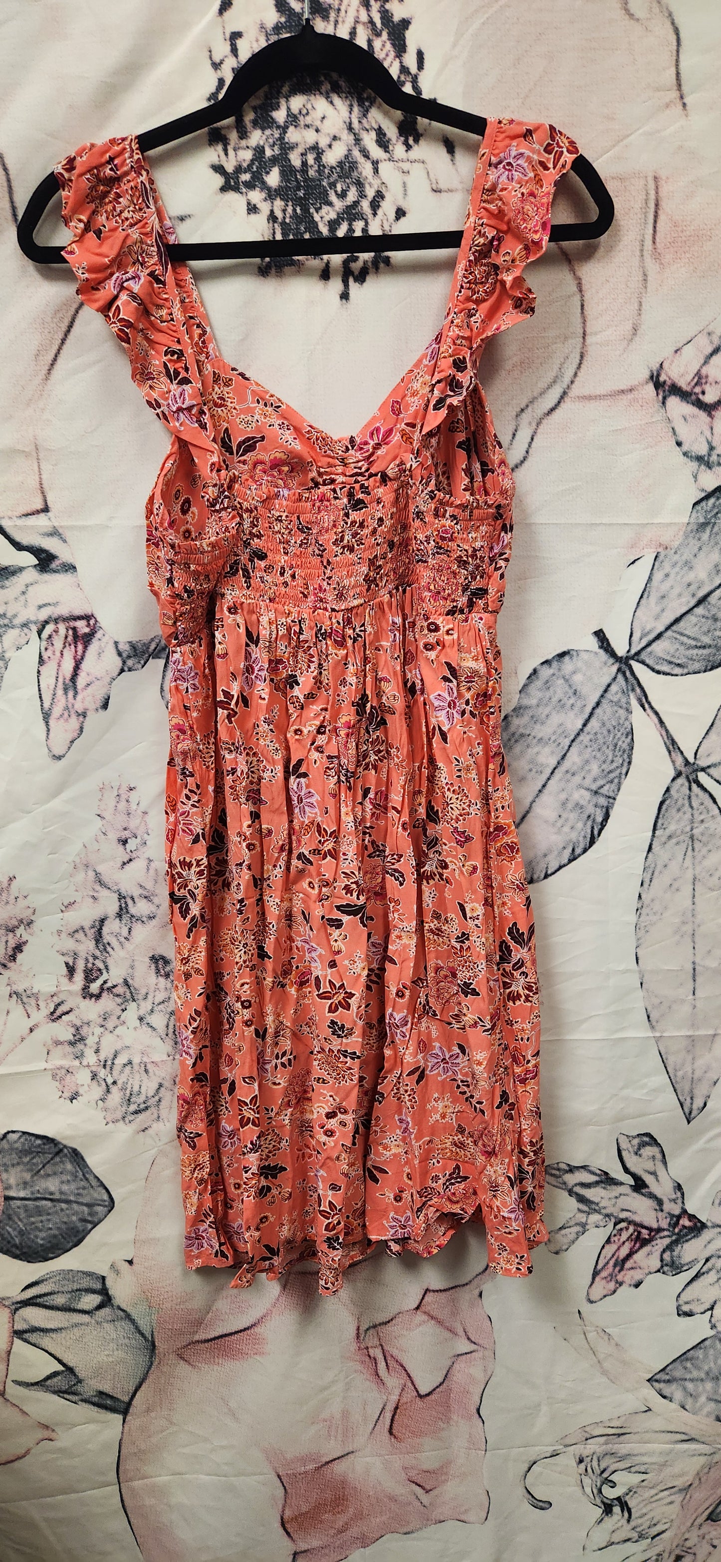 Coral floral dress with ruffle sleeves. Size 8. rs 29 - Scarlett's Riverside Boutique