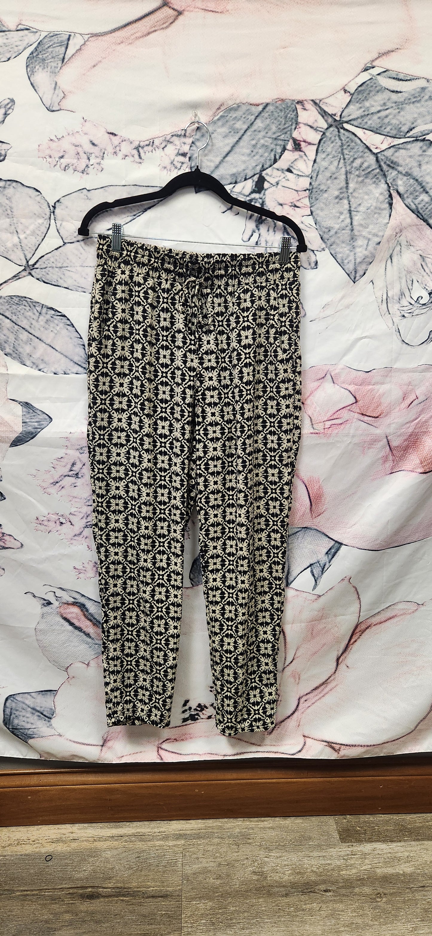 Patterned Pants, size L - Scarlett's Riverside Boutique